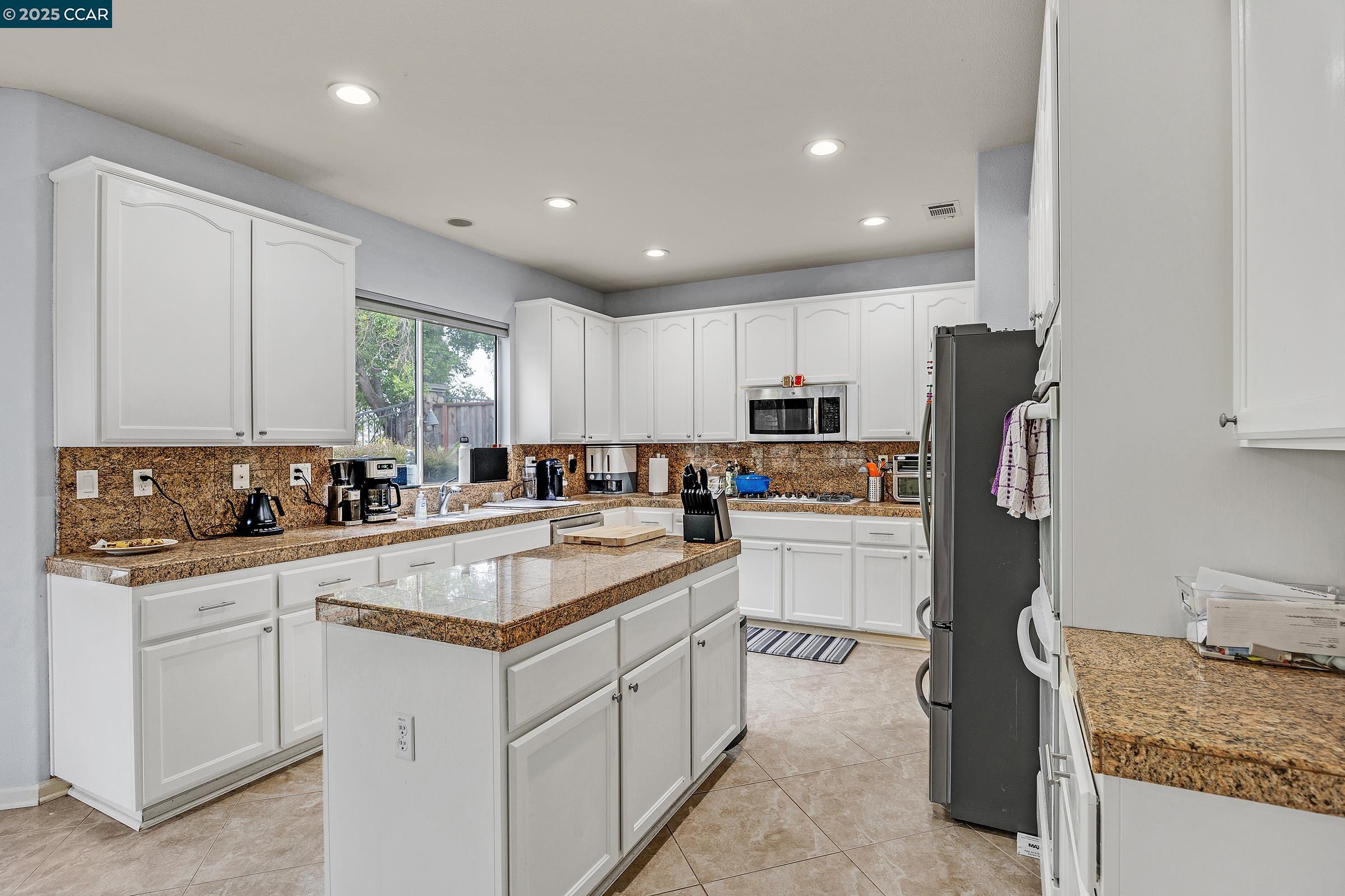 Detail Gallery Image 14 of 43 For 2261 Bennington Dr, Vallejo,  CA 94591 - 4 Beds | 3 Baths