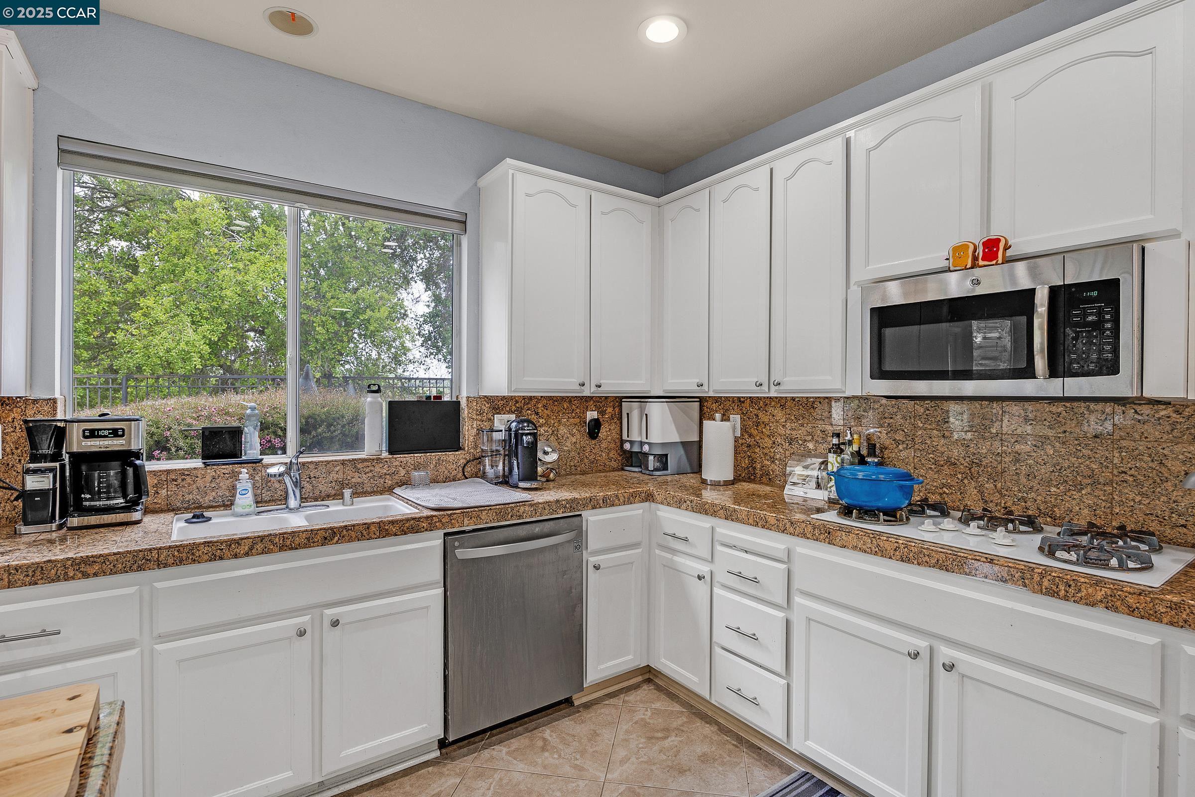 Detail Gallery Image 18 of 43 For 2261 Bennington Dr, Vallejo,  CA 94591 - 4 Beds | 3 Baths
