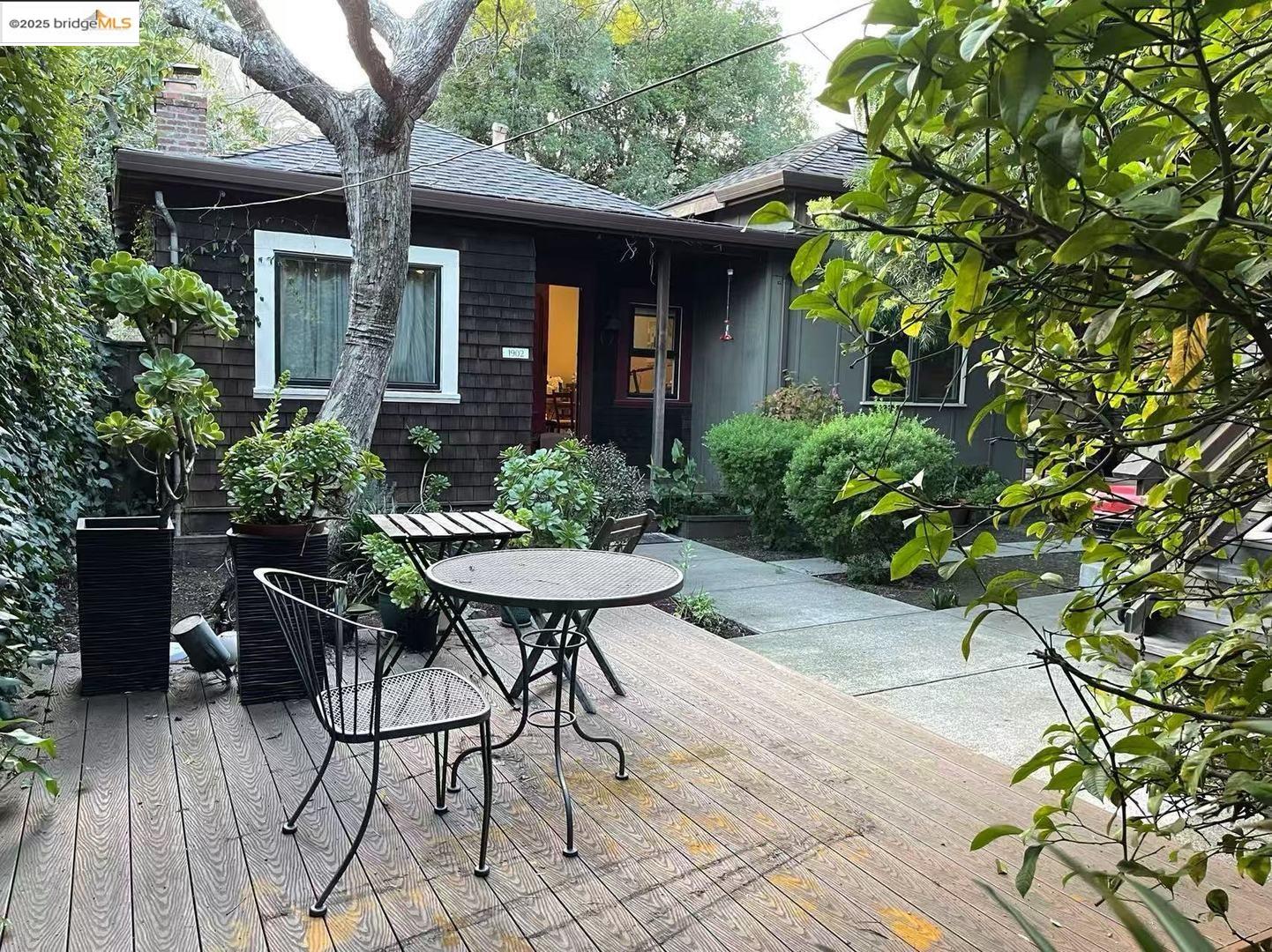 Detail Gallery Image 3 of 14 For 1906 Bonita Ave, Berkeley,  CA 94704 - – Beds | – Baths