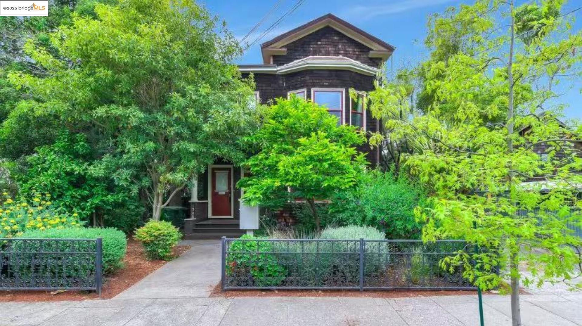 Detail Gallery Image 3 of 17 For 1906 Bonita Ave, Berkeley,  CA 94704 - – Beds | – Baths
