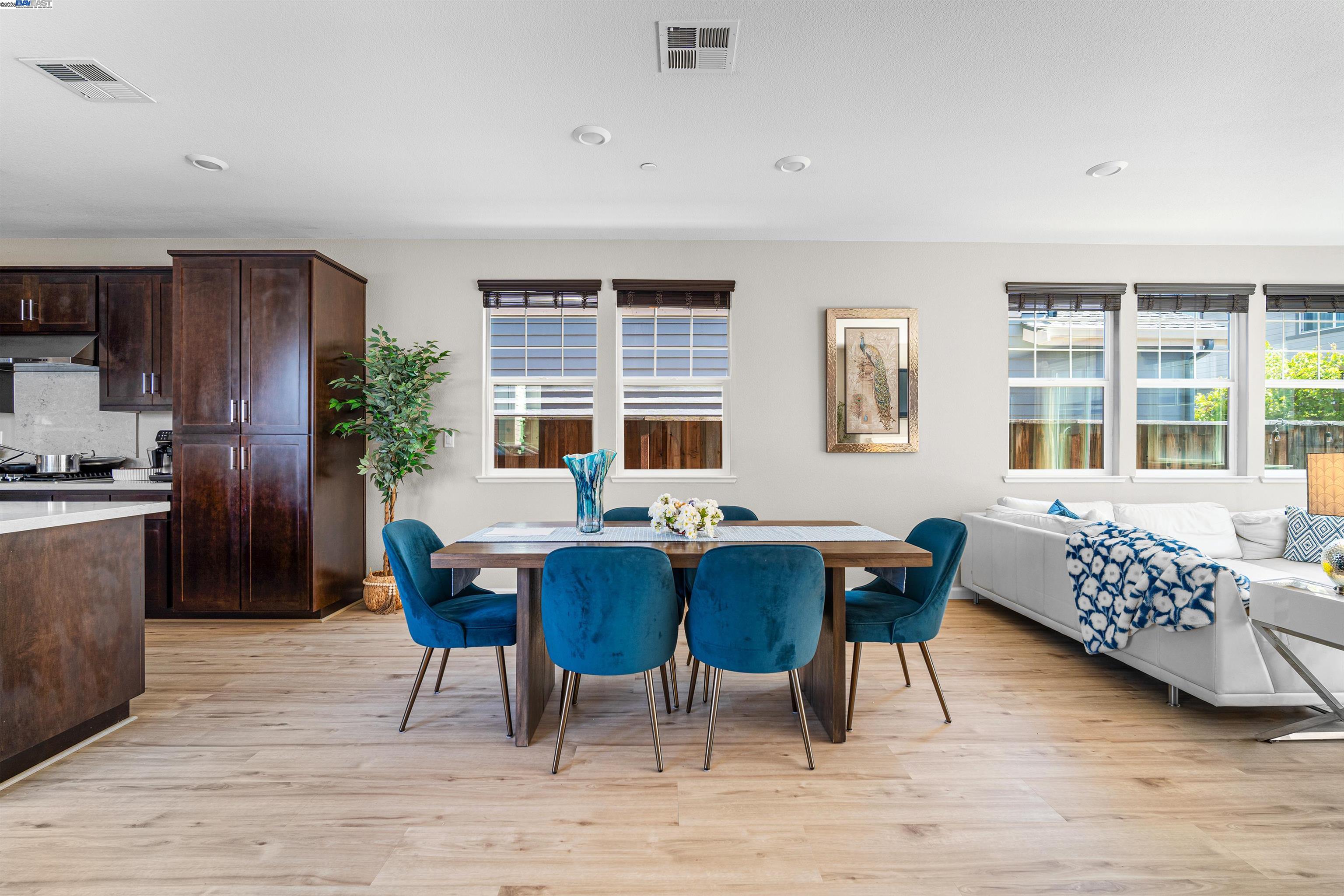 Detail Gallery Image 10 of 46 For 33964 Horseshoe Loop, Fremont,  CA 94555 - 5 Beds | 2/1 Baths