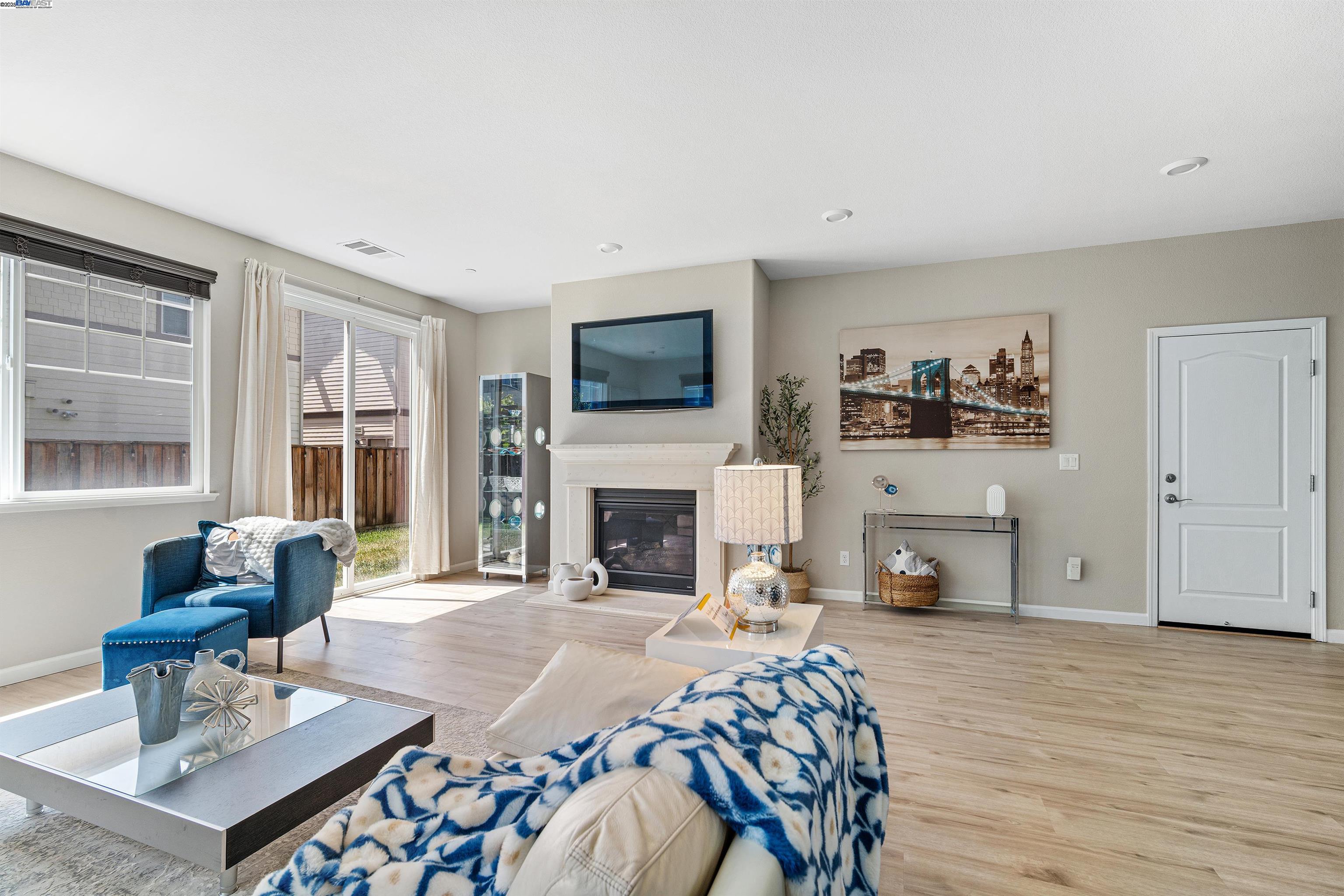 Detail Gallery Image 12 of 46 For 33964 Horseshoe Loop, Fremont,  CA 94555 - 5 Beds | 2/1 Baths