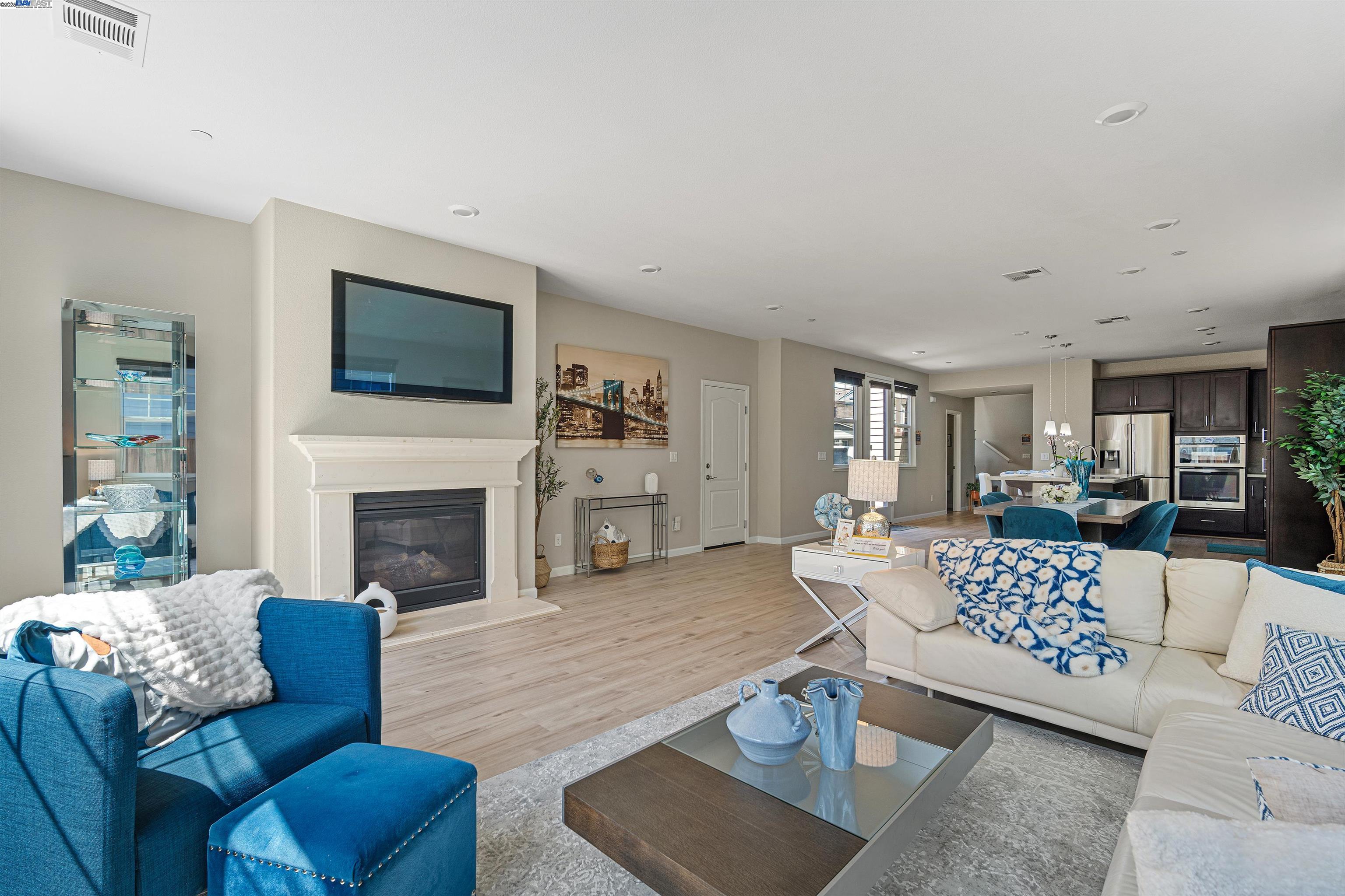 Detail Gallery Image 14 of 46 For 33964 Horseshoe Loop, Fremont,  CA 94555 - 5 Beds | 2/1 Baths