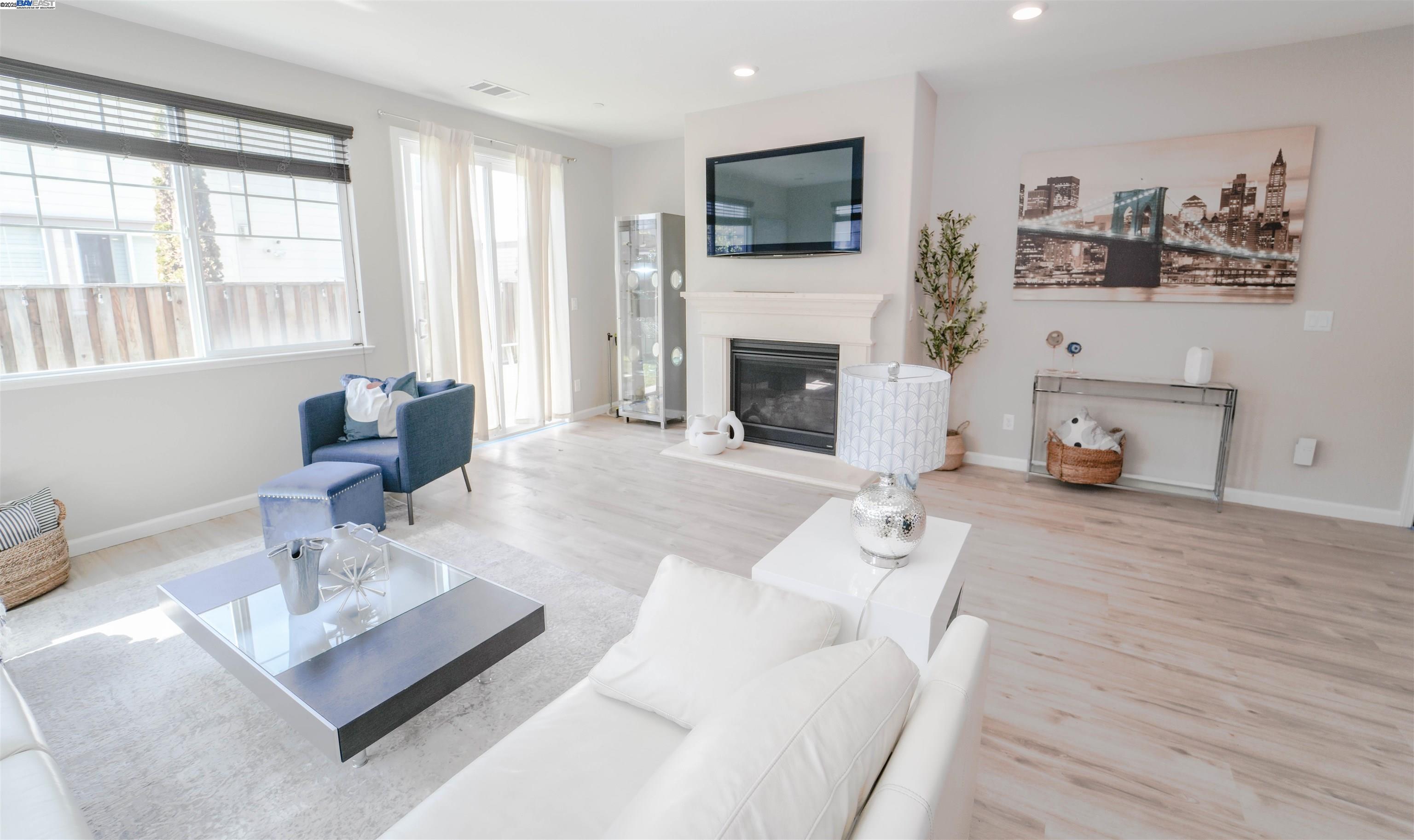 Detail Gallery Image 15 of 46 For 33964 Horseshoe Loop, Fremont,  CA 94555 - 5 Beds | 2/1 Baths