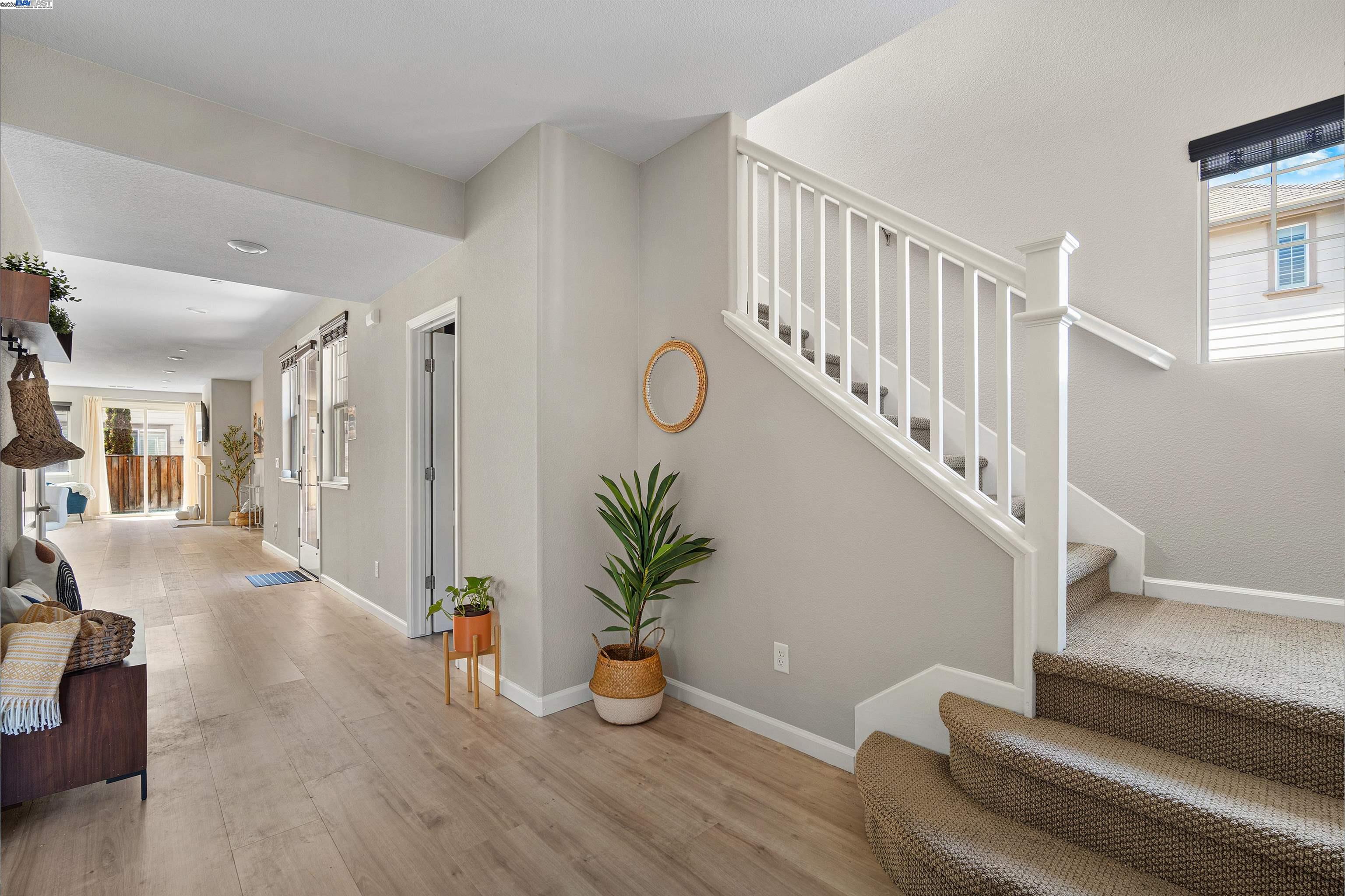 Detail Gallery Image 3 of 46 For 33964 Horseshoe Loop, Fremont,  CA 94555 - 5 Beds | 2/1 Baths