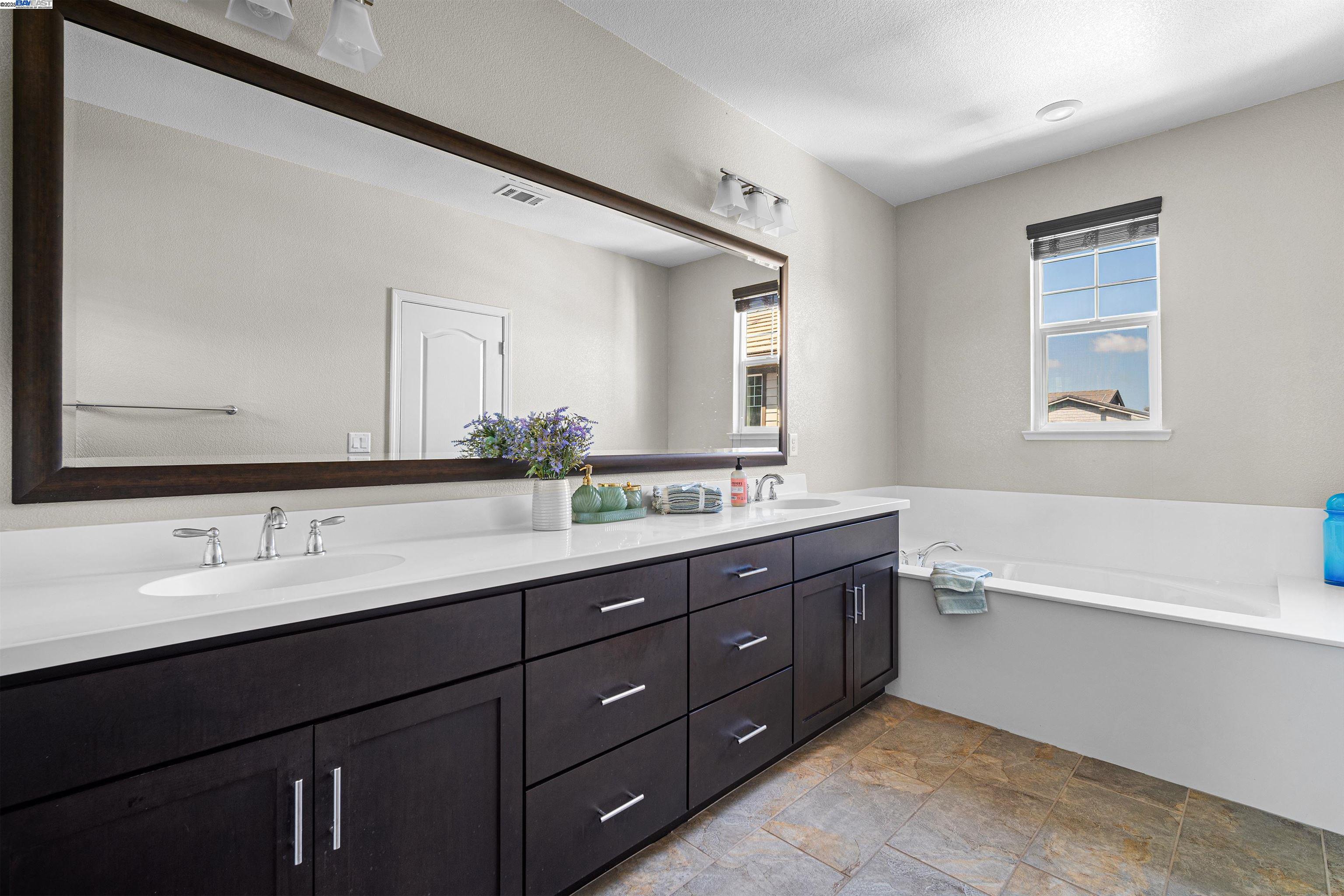 Detail Gallery Image 29 of 46 For 33964 Horseshoe Loop, Fremont,  CA 94555 - 5 Beds | 2/1 Baths