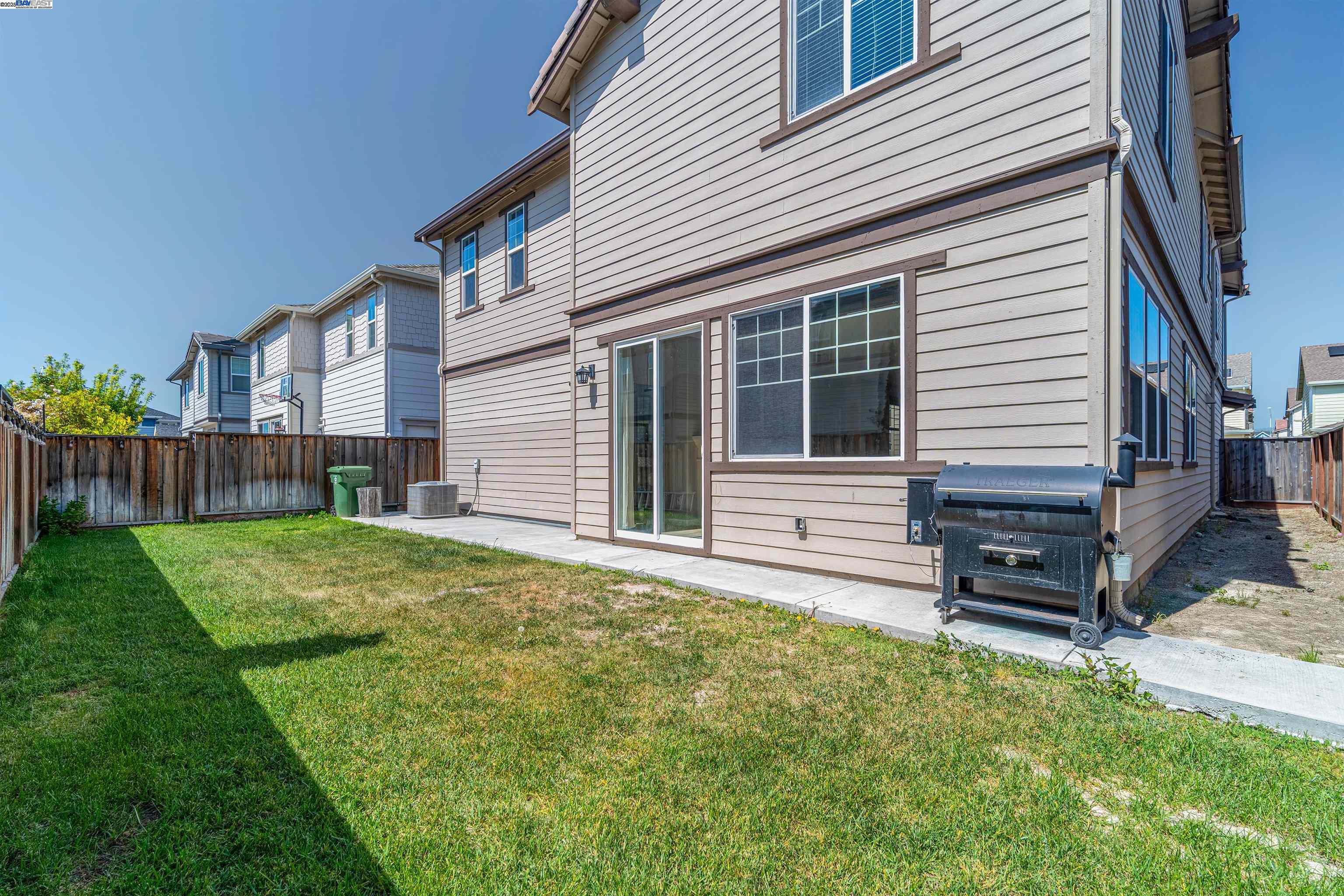 Detail Gallery Image 33 of 46 For 33964 Horseshoe Loop, Fremont,  CA 94555 - 5 Beds | 2/1 Baths