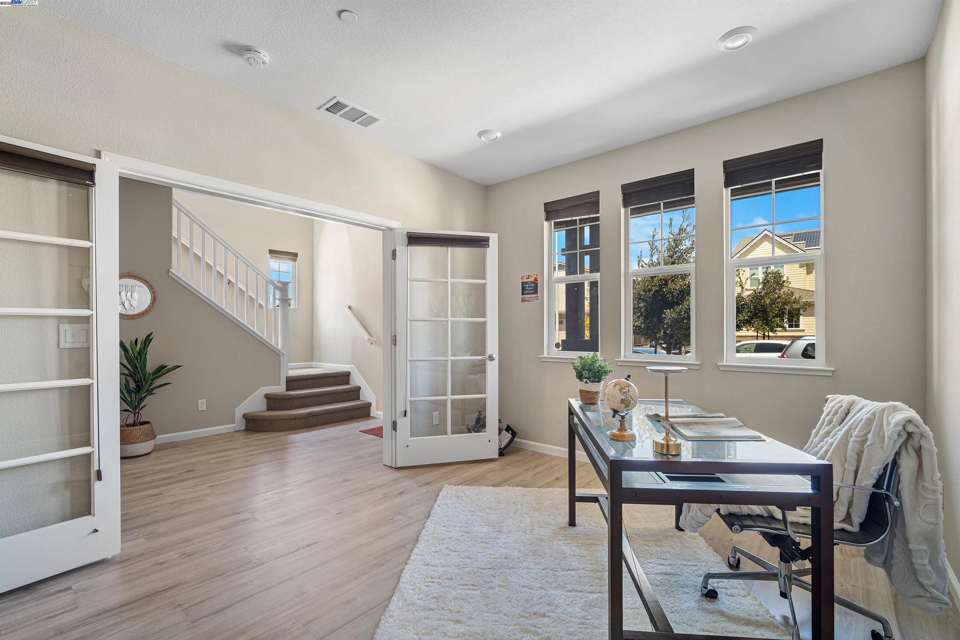 Detail Gallery Image 4 of 46 For 33964 Horseshoe Loop, Fremont,  CA 94555 - 5 Beds | 2/1 Baths