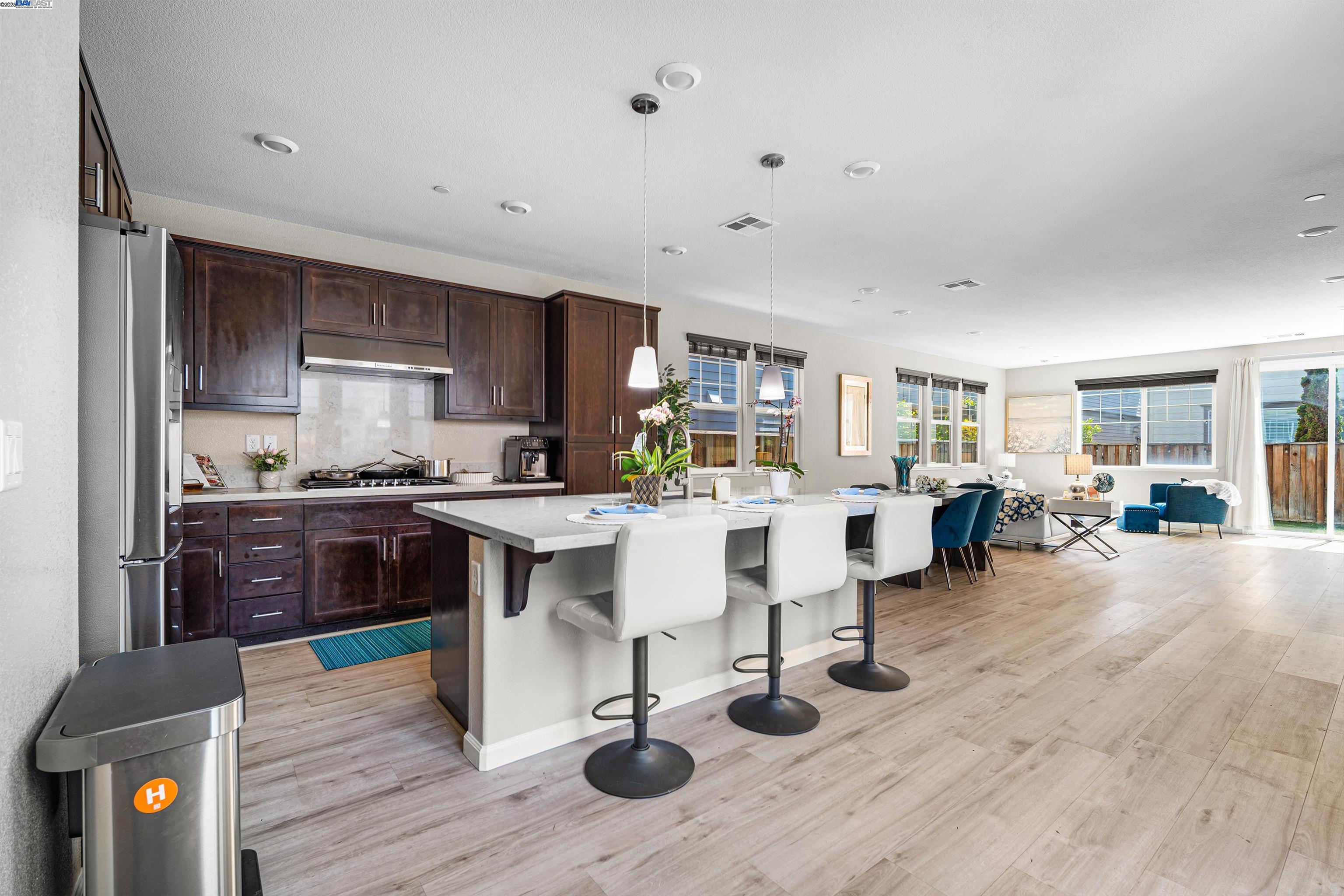 Detail Gallery Image 8 of 46 For 33964 Horseshoe Loop, Fremont,  CA 94555 - 5 Beds | 2/1 Baths