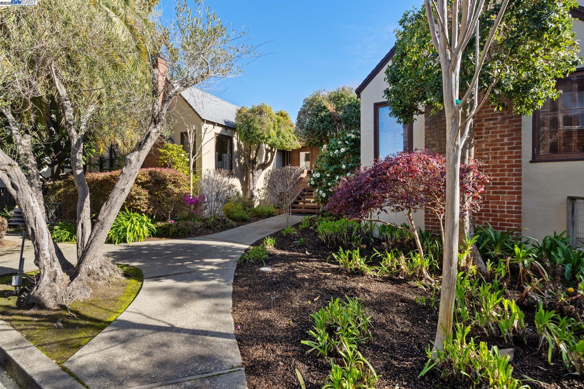 Detail Gallery Image 11 of 60 For 2702 Dana St, Berkeley,  CA 94705 - – Beds | – Baths