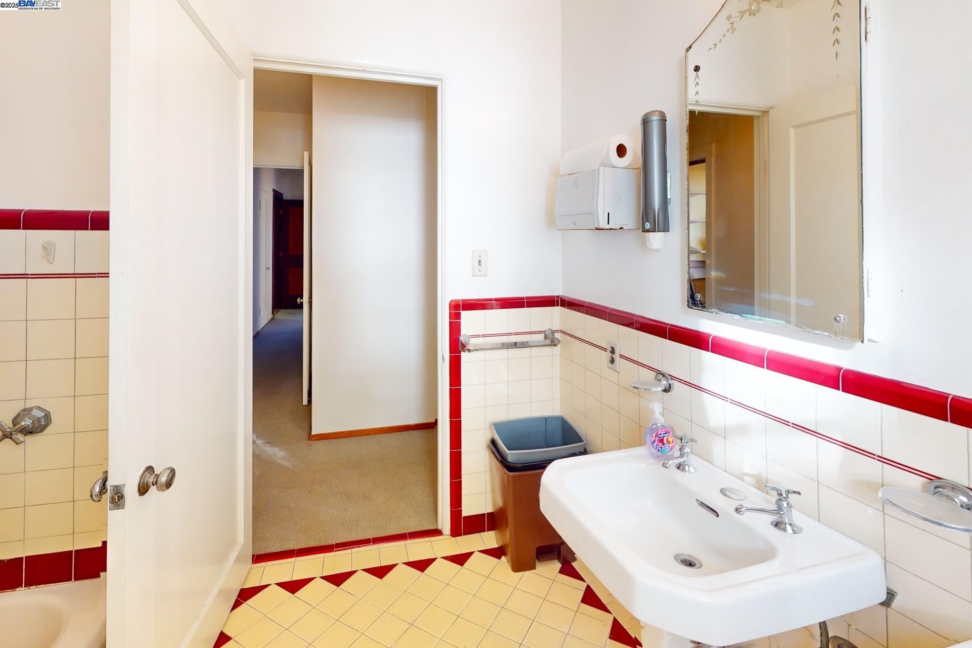Detail Gallery Image 29 of 60 For 2702 Dana St, Berkeley,  CA 94705 - – Beds | – Baths