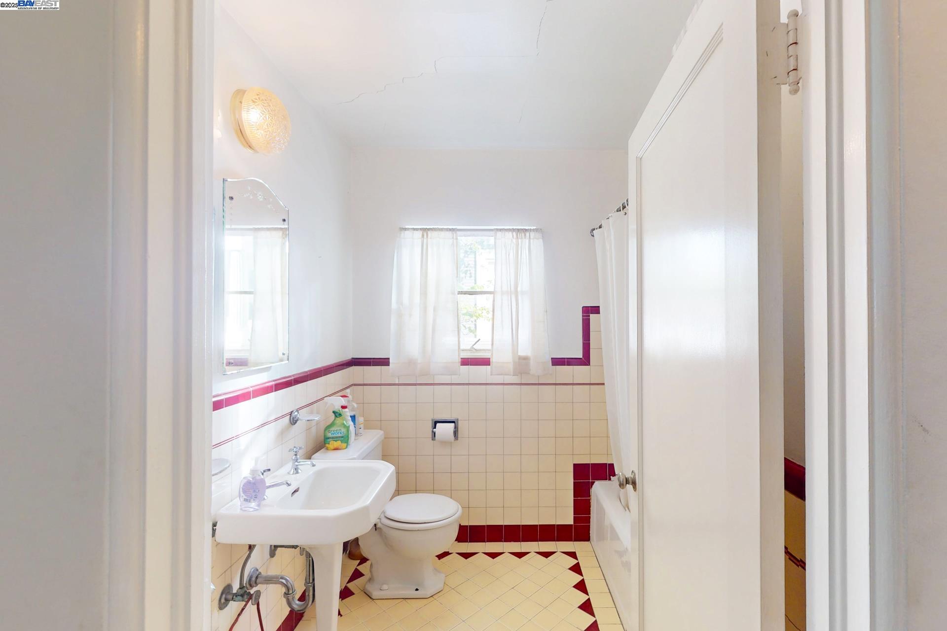 Detail Gallery Image 31 of 60 For 2702 Dana St, Berkeley,  CA 94705 - – Beds | – Baths