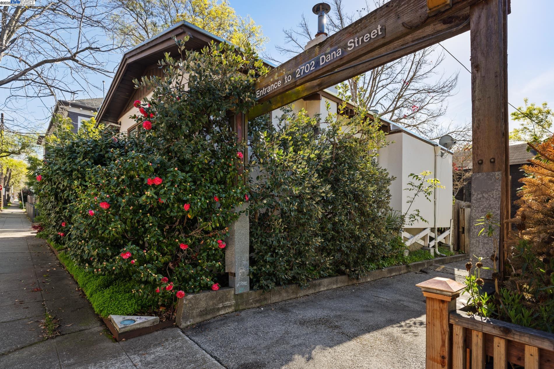 Detail Gallery Image 5 of 60 For 2702 Dana St, Berkeley,  CA 94705 - – Beds | – Baths