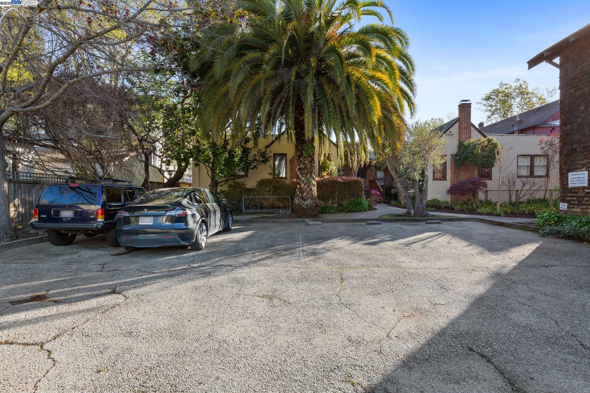 Detail Gallery Image 8 of 60 For 2702 Dana St, Berkeley,  CA 94705 - – Beds | – Baths