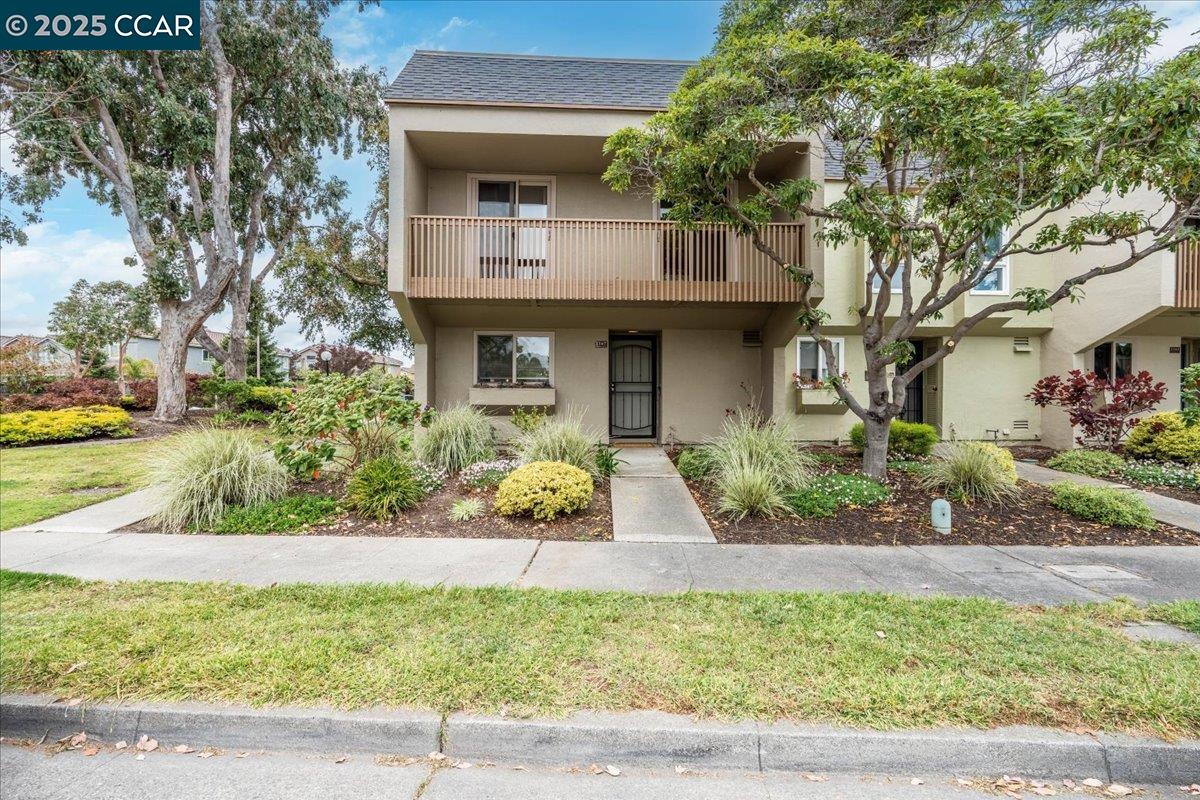 Browse active condo listings in CASITAS