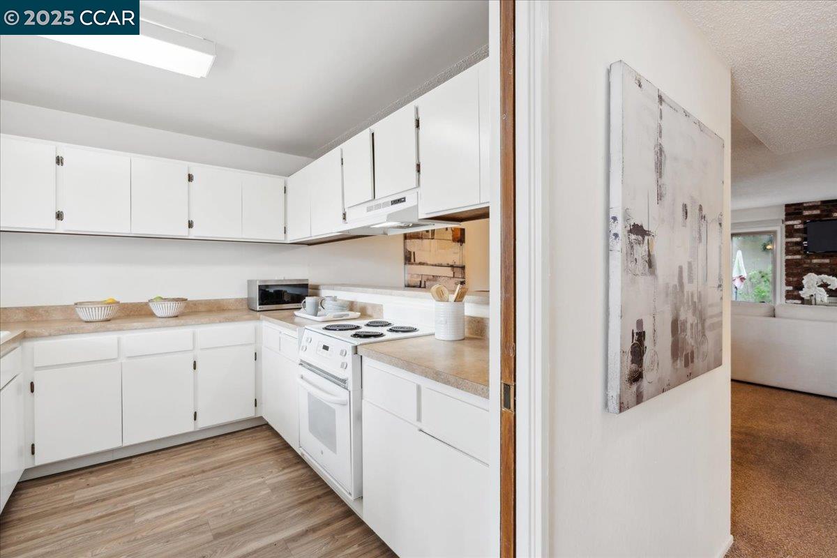 Detail Gallery Image 3 of 34 For 1167 Verdemar Dr, Alameda,  CA 94502 - 3 Beds | 2/1 Baths