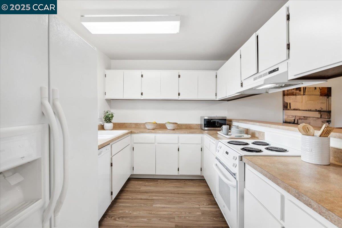 Detail Gallery Image 4 of 34 For 1167 Verdemar Dr, Alameda,  CA 94502 - 3 Beds | 2/1 Baths