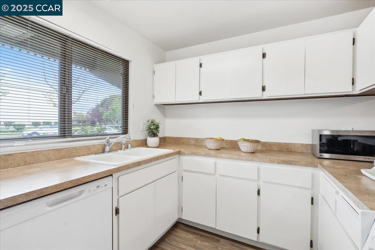Detail Gallery Image 5 of 34 For 1167 Verdemar Dr, Alameda,  CA 94502 - 3 Beds | 2/1 Baths