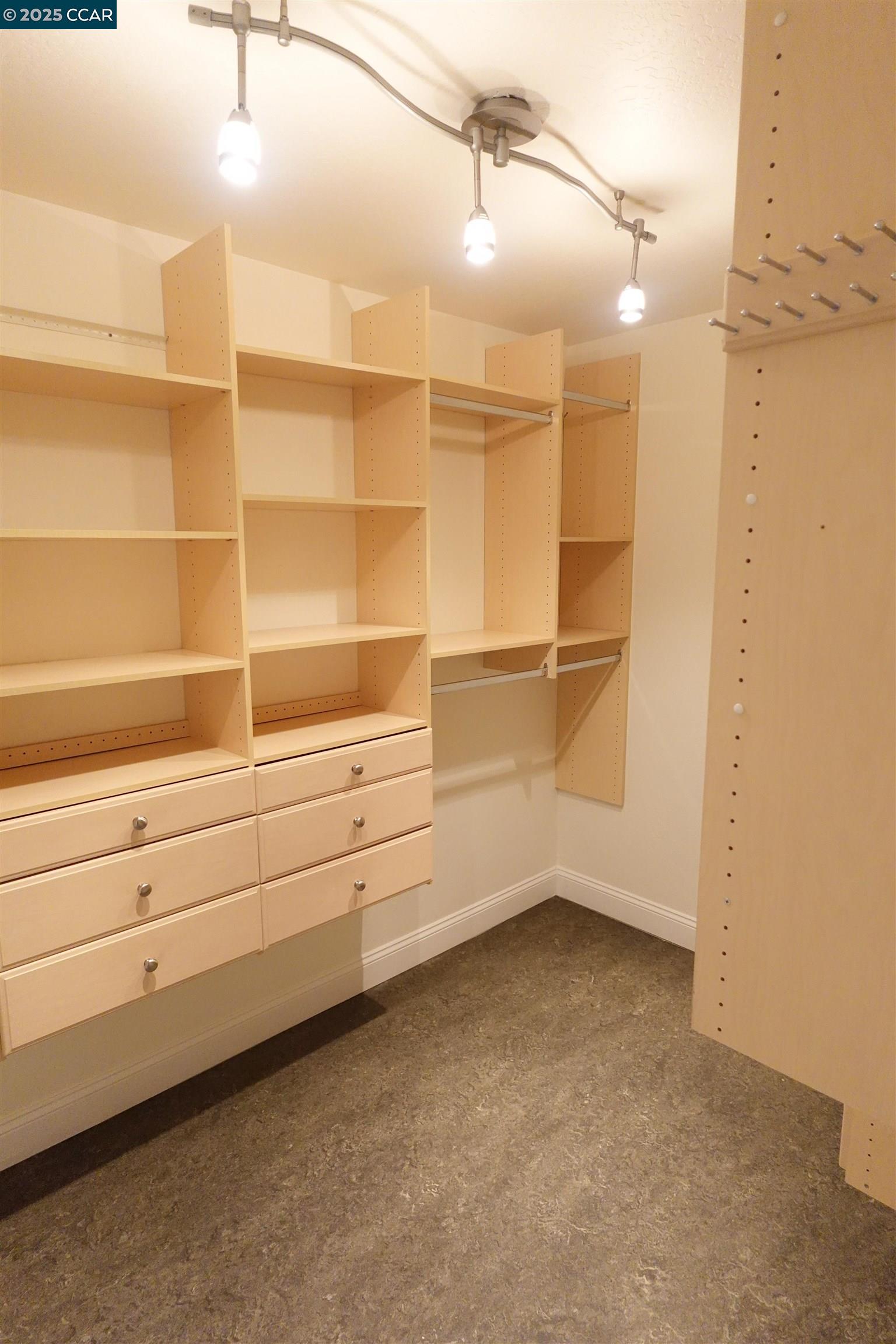 410 N Civic Dr # 301, Walnut Creek, California 94596, 2 Bedrooms Bedrooms, 5 Rooms Rooms,2 BathroomsBathrooms,Residential Lease,For Rent,410 N Civic Dr # 301,41095153