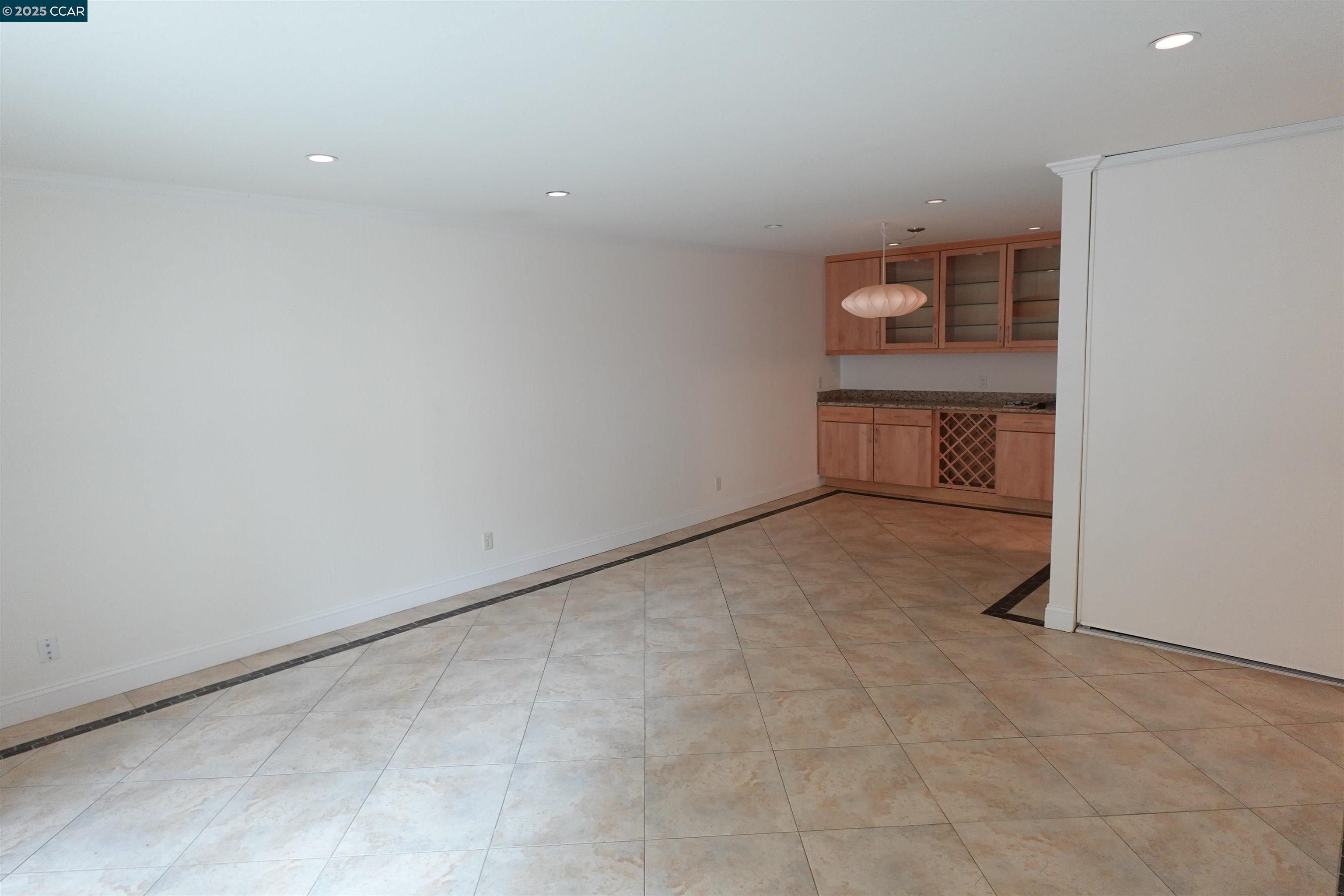 410 N Civic Dr # 301, Walnut Creek, California 94596, 2 Bedrooms Bedrooms, 5 Rooms Rooms,2 BathroomsBathrooms,Residential Lease,For Rent,410 N Civic Dr # 301,41095153