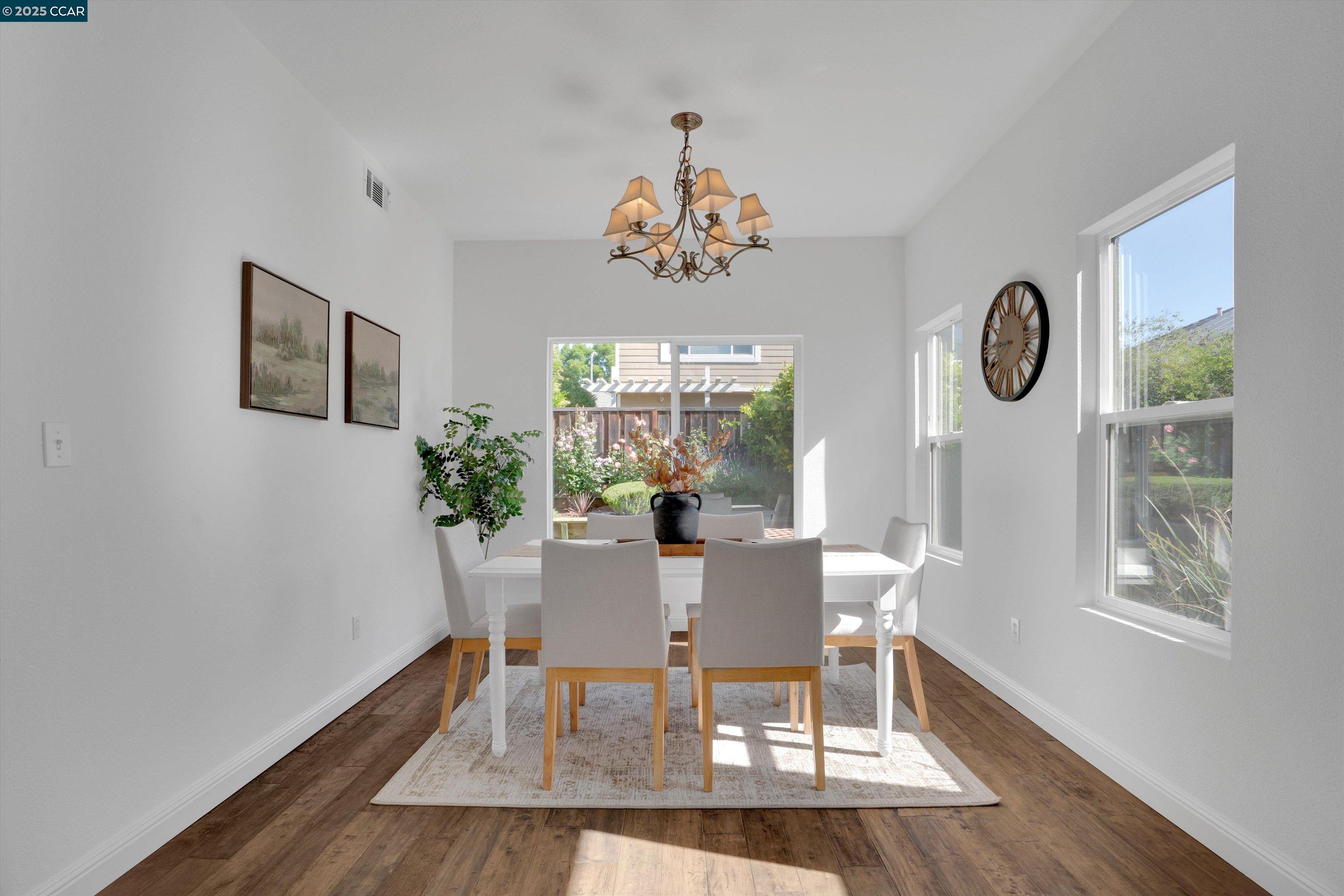 Detail Gallery Image 9 of 37 For 1109 Brittany Hills Ct, Martinez,  CA 94553 - 4 Beds | 3 Baths