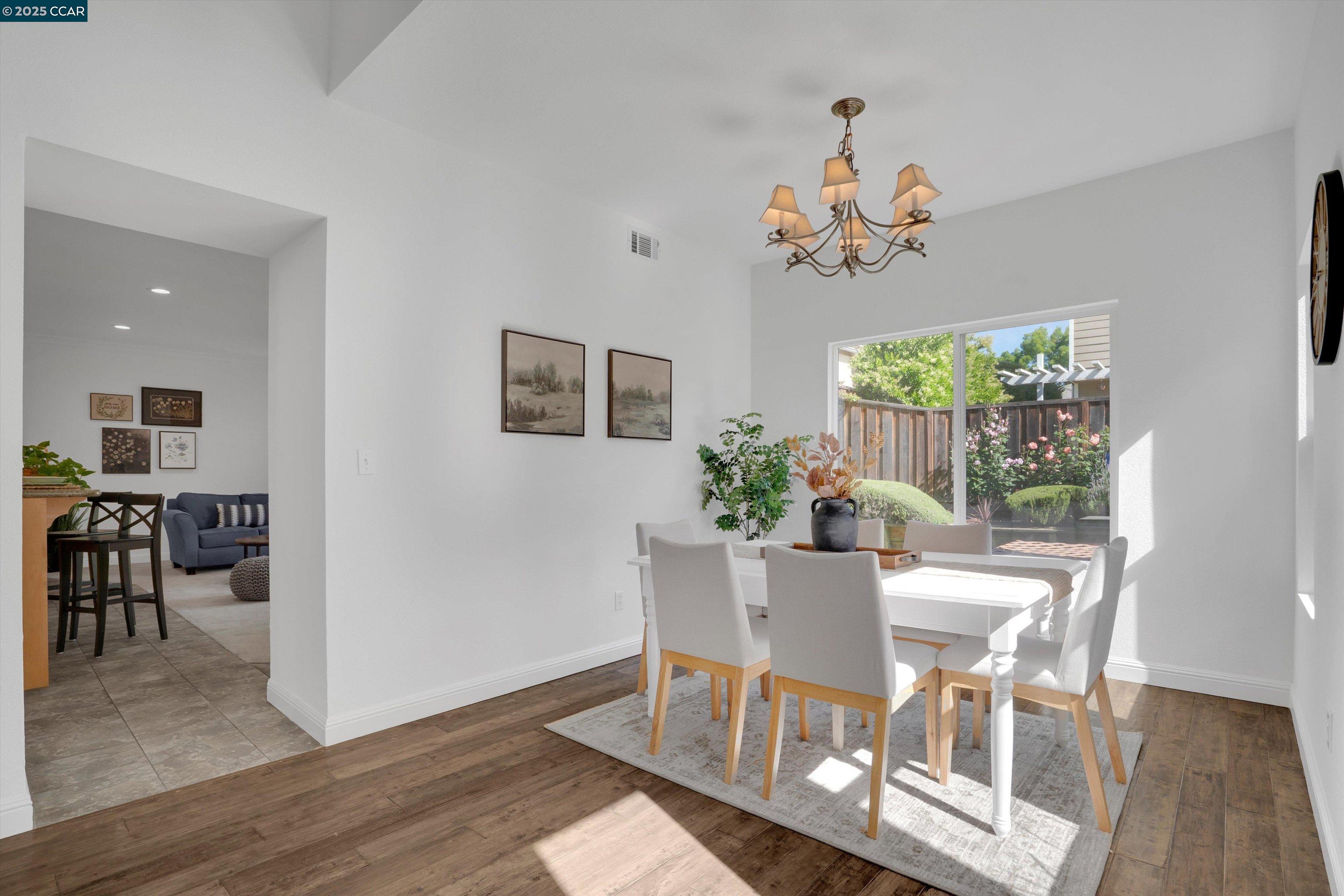 Detail Gallery Image 10 of 37 For 1109 Brittany Hills Ct, Martinez,  CA 94553 - 4 Beds | 3 Baths