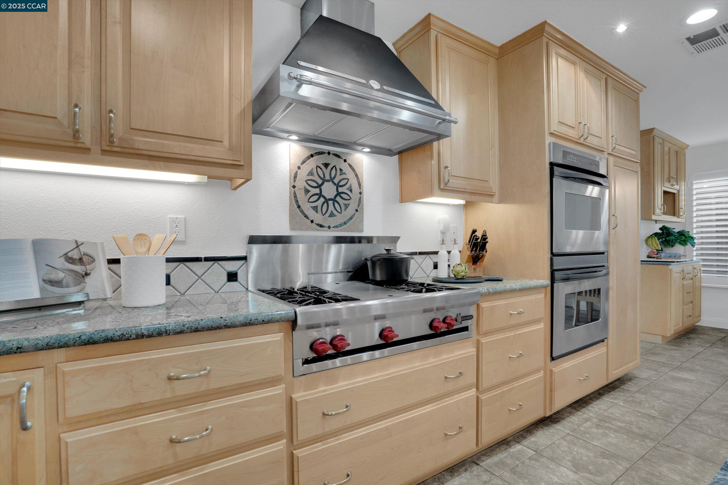Detail Gallery Image 11 of 37 For 1109 Brittany Hills Ct, Martinez,  CA 94553 - 4 Beds | 3 Baths