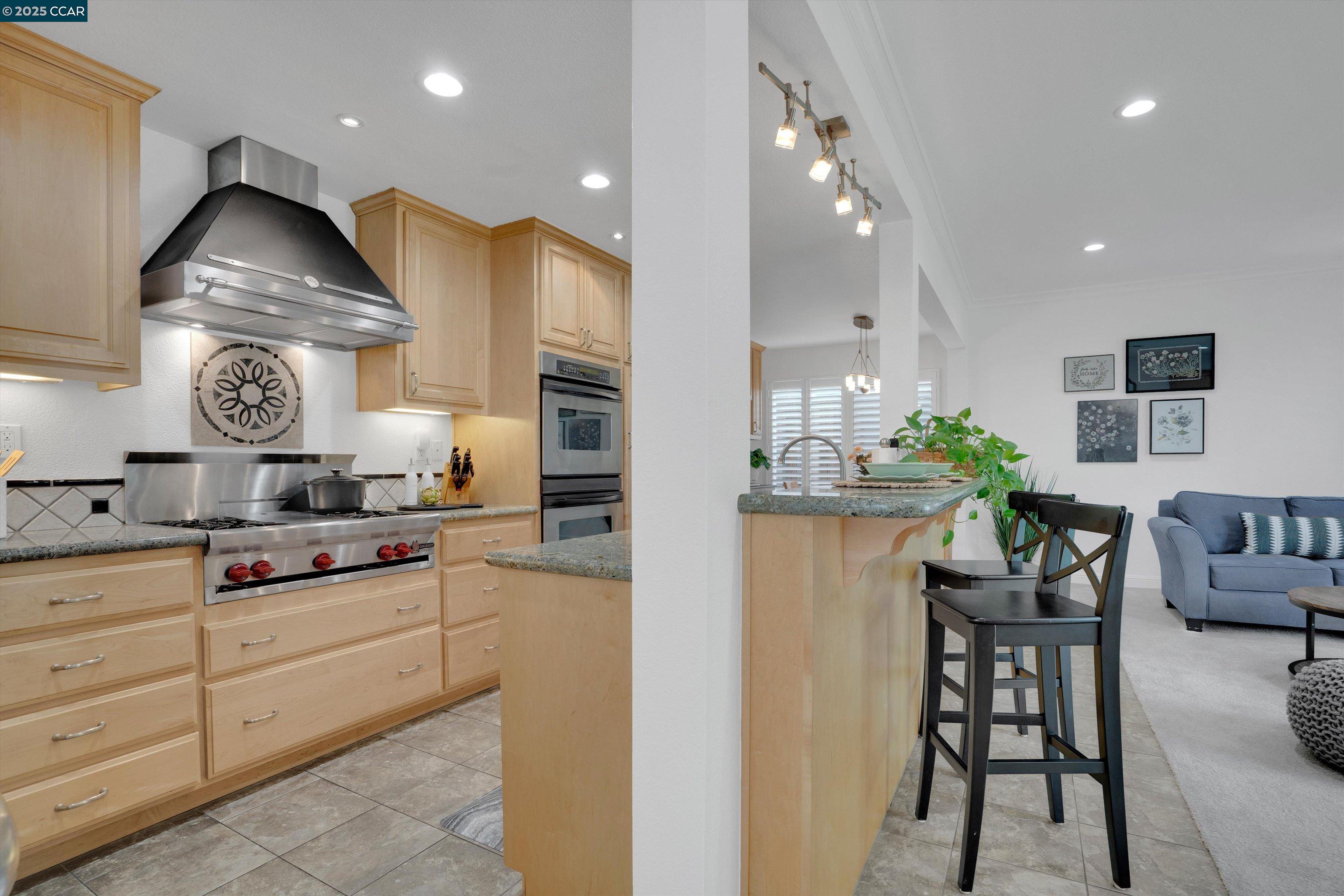 Detail Gallery Image 12 of 37 For 1109 Brittany Hills Ct, Martinez,  CA 94553 - 4 Beds | 3 Baths