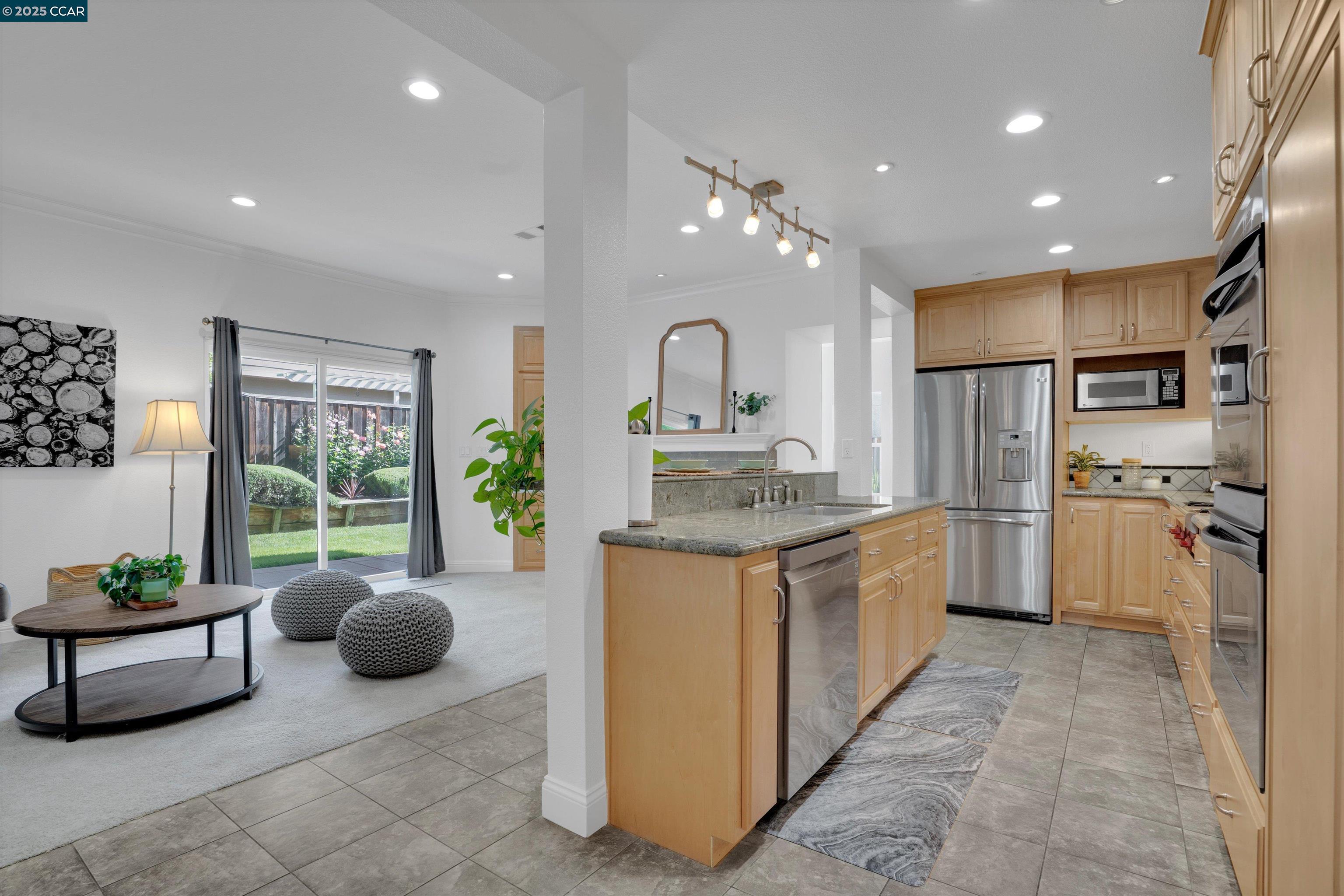 Detail Gallery Image 14 of 37 For 1109 Brittany Hills Ct, Martinez,  CA 94553 - 4 Beds | 3 Baths