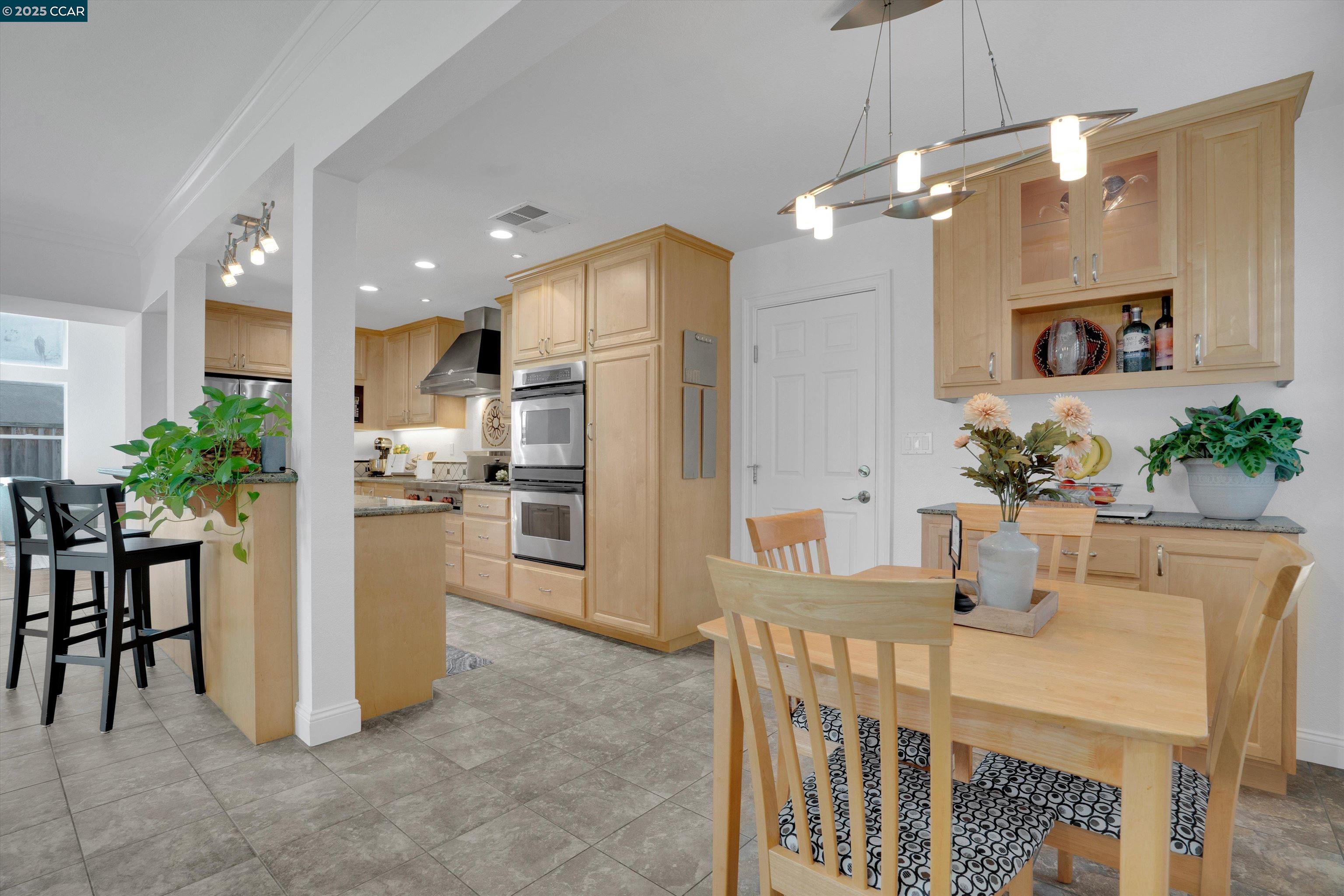 Detail Gallery Image 15 of 37 For 1109 Brittany Hills Ct, Martinez,  CA 94553 - 4 Beds | 3 Baths
