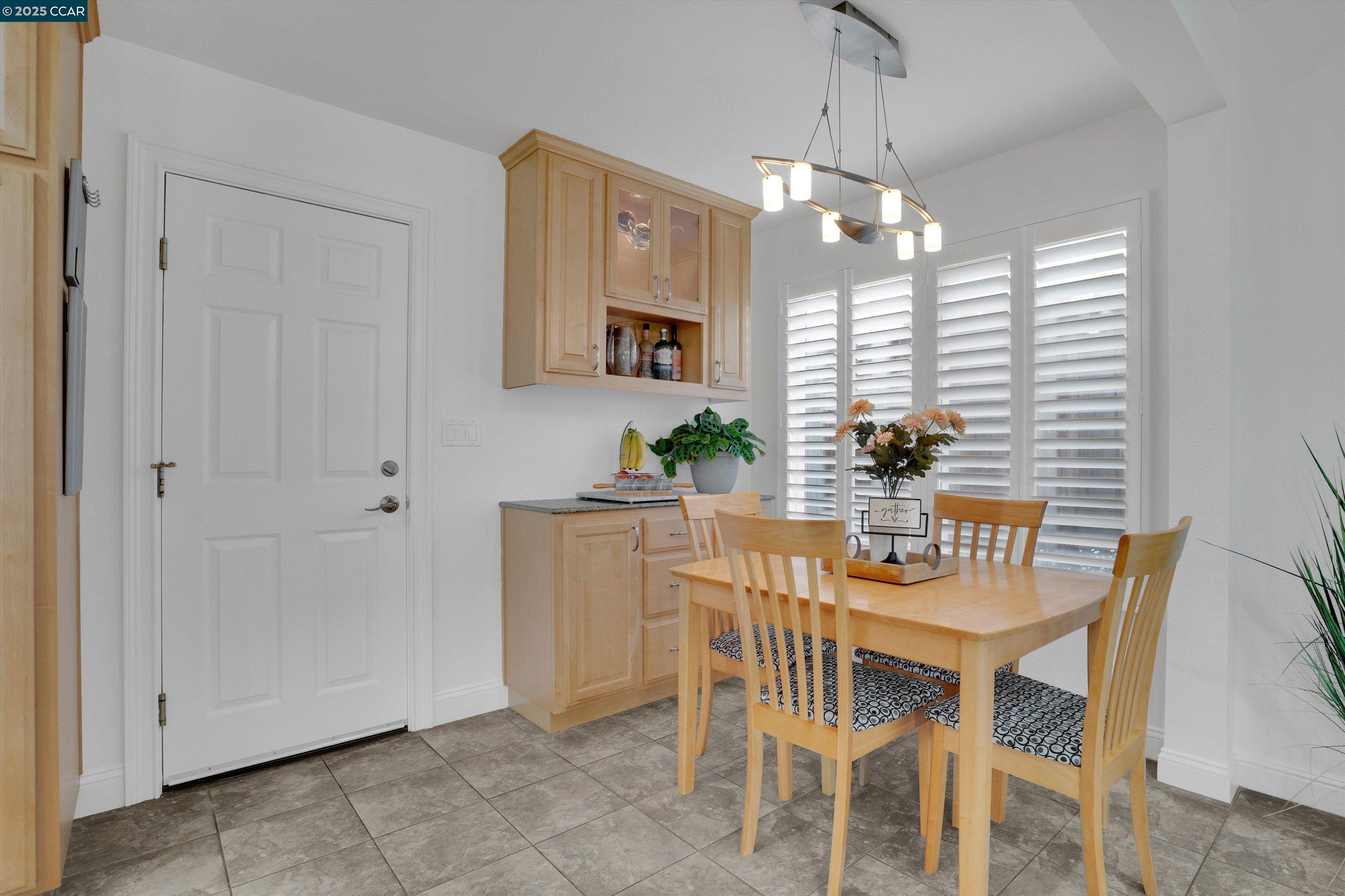 Detail Gallery Image 16 of 37 For 1109 Brittany Hills Ct, Martinez,  CA 94553 - 4 Beds | 3 Baths