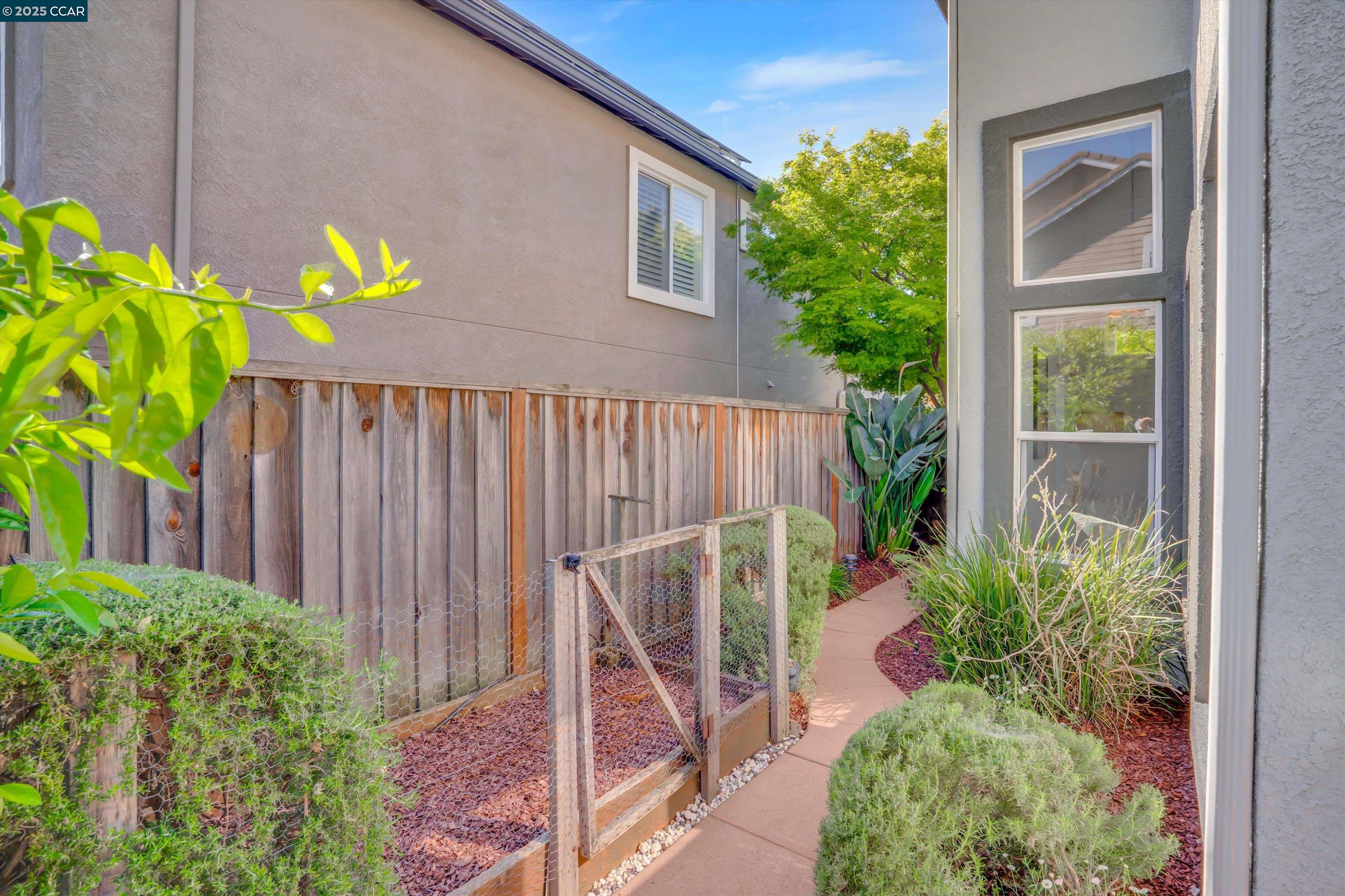 Detail Gallery Image 37 of 37 For 1109 Brittany Hills Ct, Martinez,  CA 94553 - 4 Beds | 3 Baths