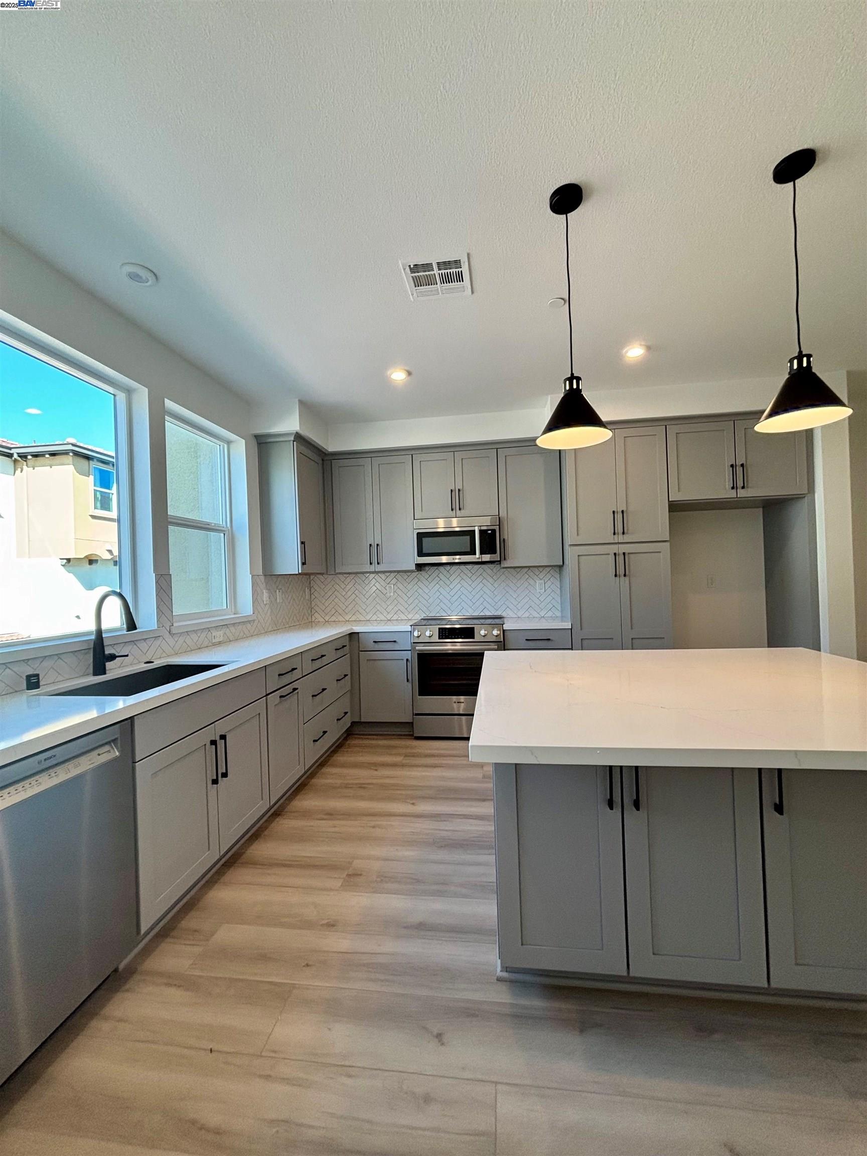 Detail Gallery Image 3 of 17 For 912 Kolbe Lane #603,  Morgan Hill,  CA 95037 - 4 Beds | 3/1 Baths