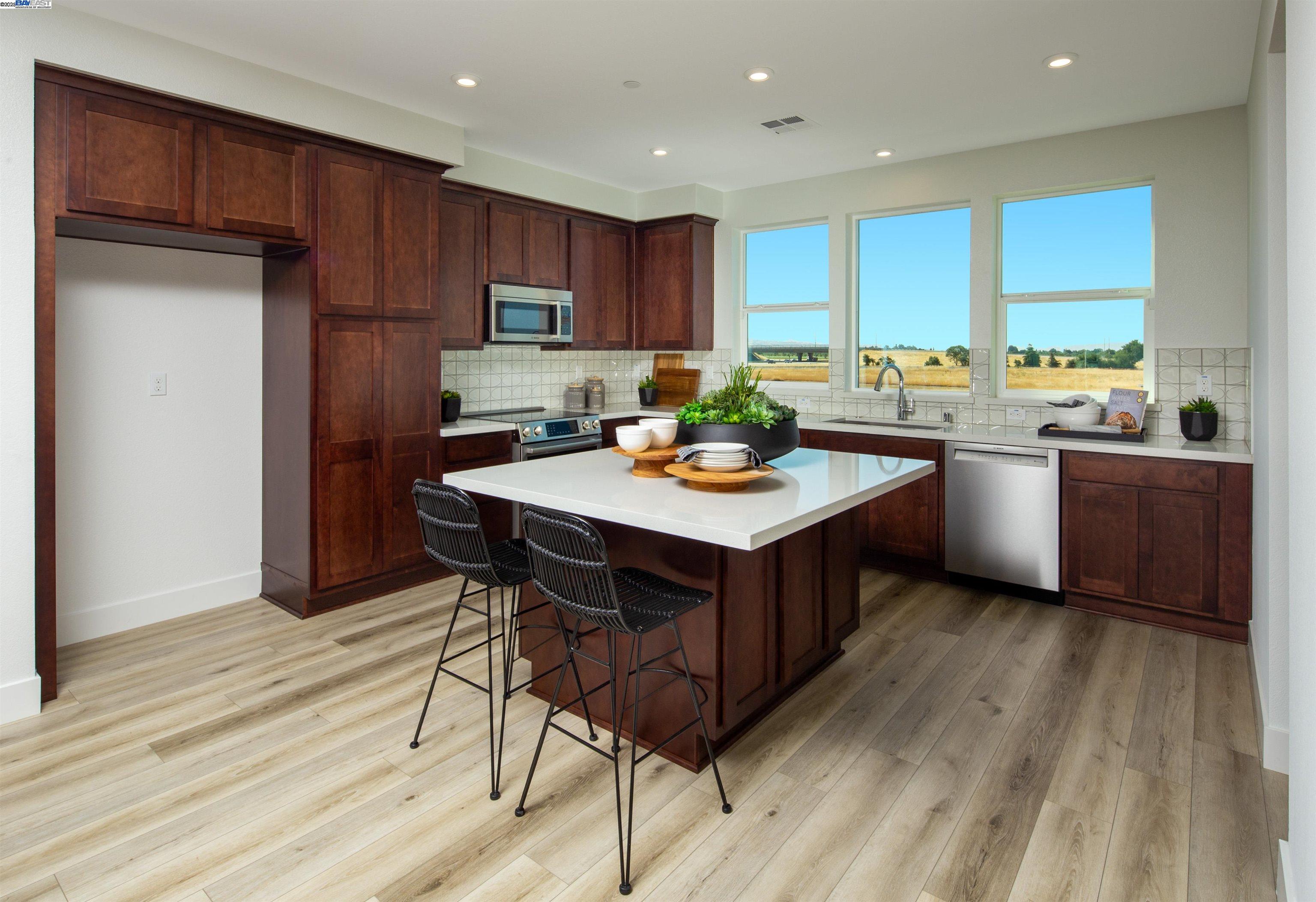 Detail Gallery Image 8 of 17 For 912 Kolbe Lane #603,  Morgan Hill,  CA 95037 - 4 Beds | 3/1 Baths