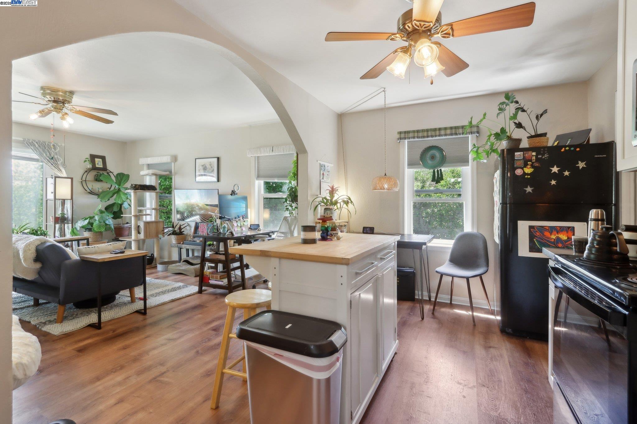 Detail Gallery Image 12 of 49 For 1101 Palm Avenue, Martinez,  CA 94553 - 3 Beds | 3 Baths