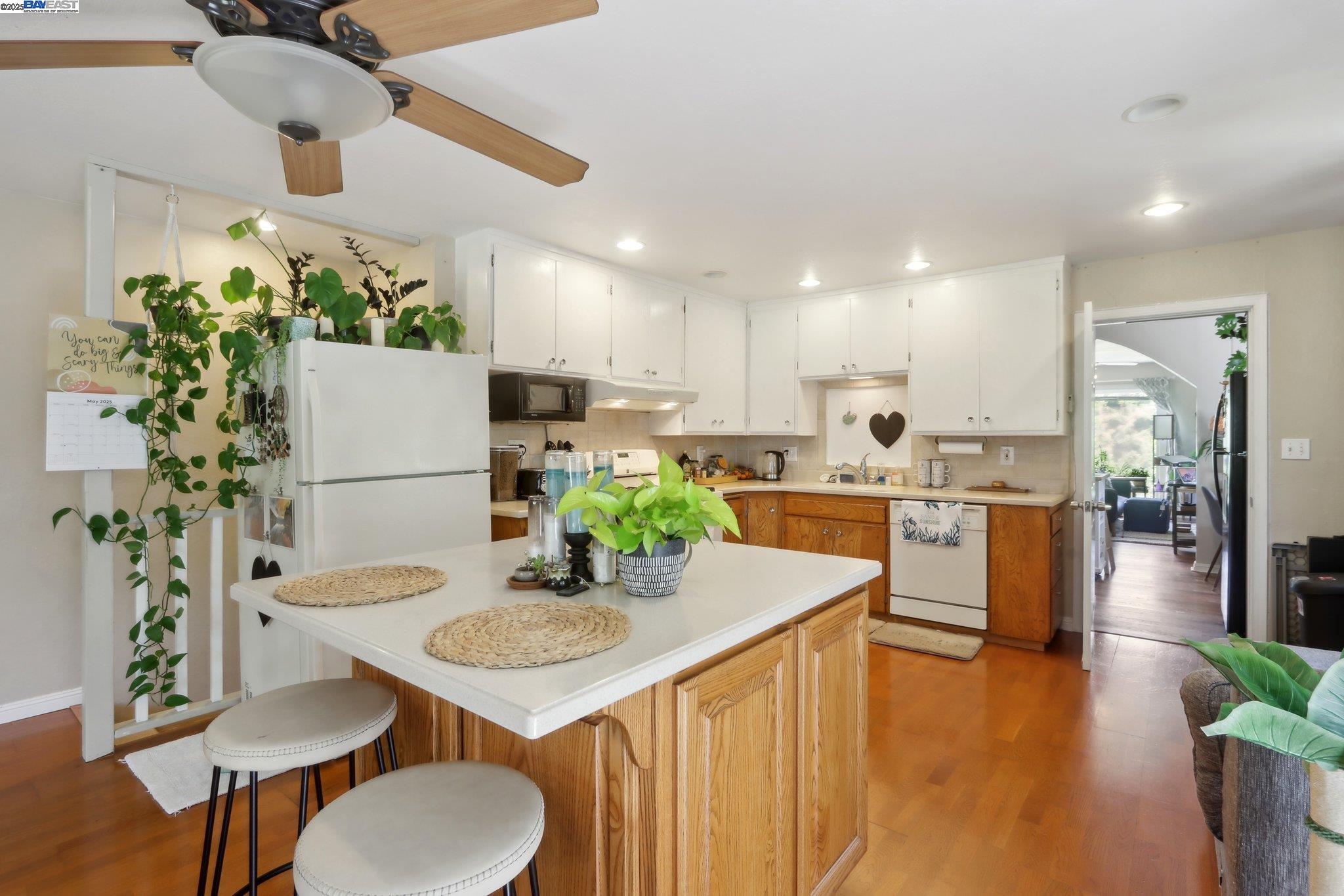 Detail Gallery Image 13 of 49 For 1101 Palm Avenue, Martinez,  CA 94553 - 3 Beds | 3 Baths