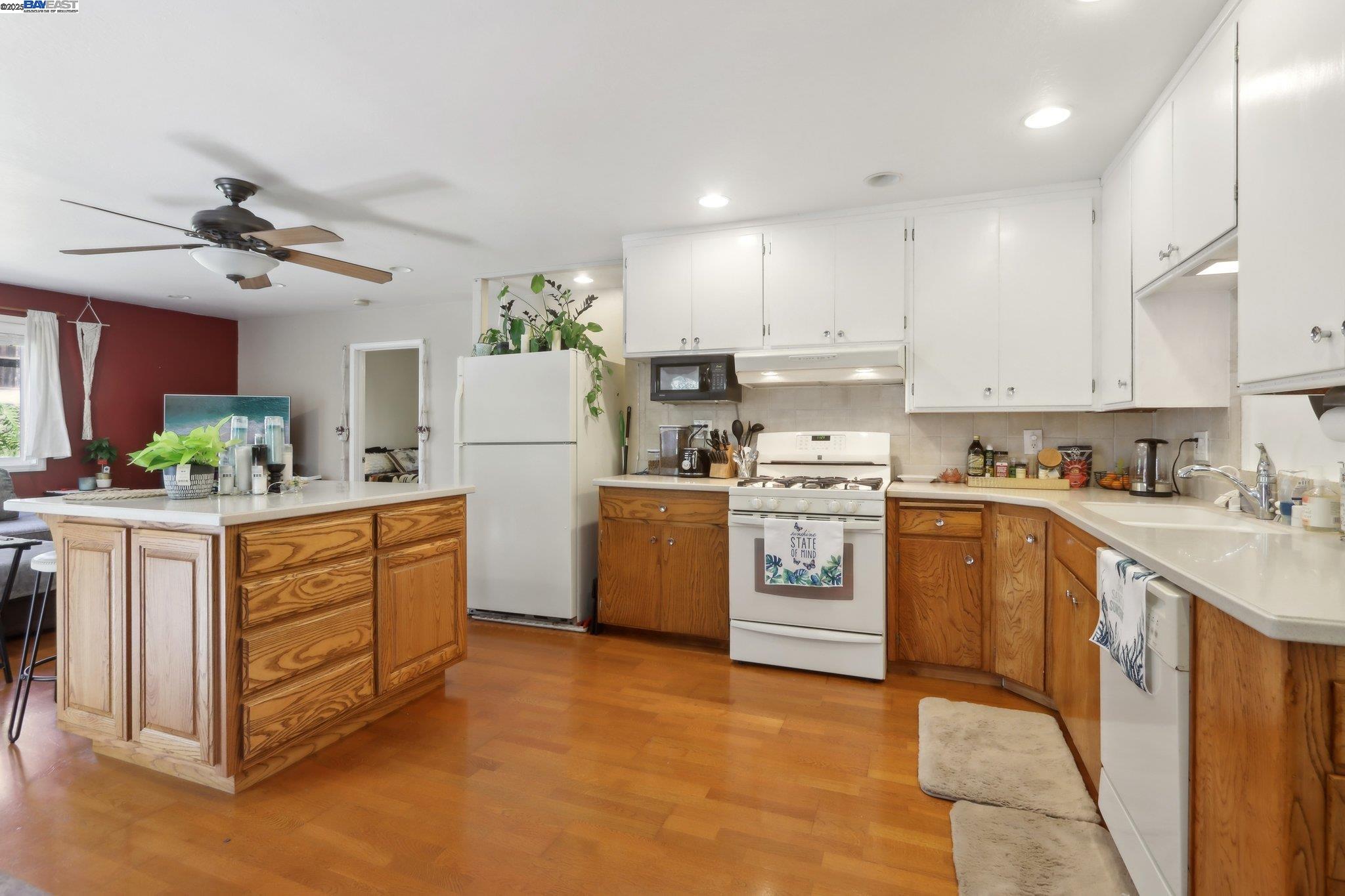 Detail Gallery Image 14 of 49 For 1101 Palm Avenue, Martinez,  CA 94553 - 3 Beds | 3 Baths