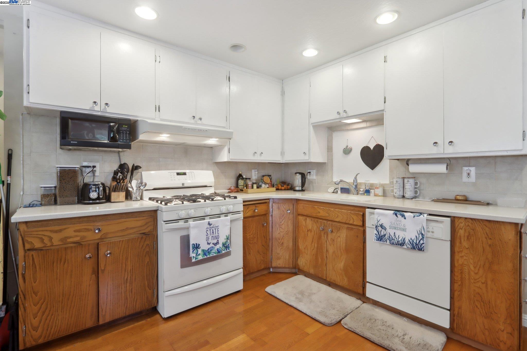 Detail Gallery Image 15 of 49 For 1101 Palm Avenue, Martinez,  CA 94553 - 3 Beds | 3 Baths