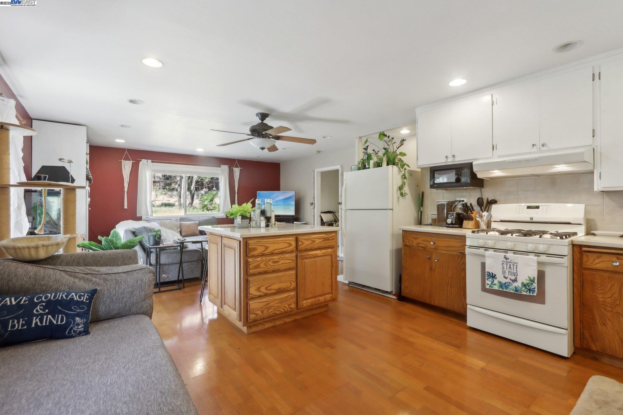 Detail Gallery Image 16 of 49 For 1101 Palm Avenue, Martinez,  CA 94553 - 3 Beds | 3 Baths