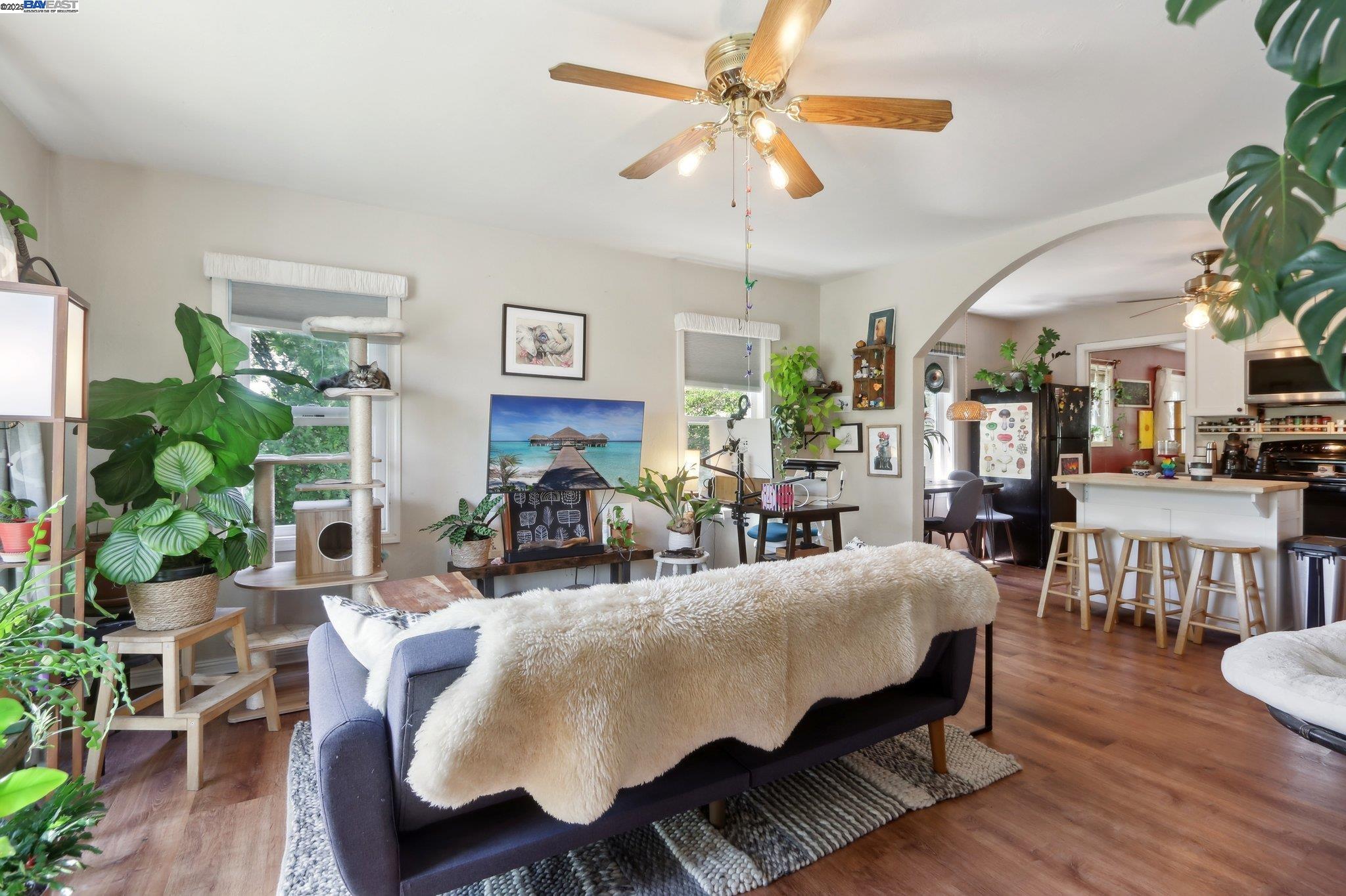 Detail Gallery Image 4 of 49 For 1101 Palm Avenue, Martinez,  CA 94553 - 3 Beds | 3 Baths