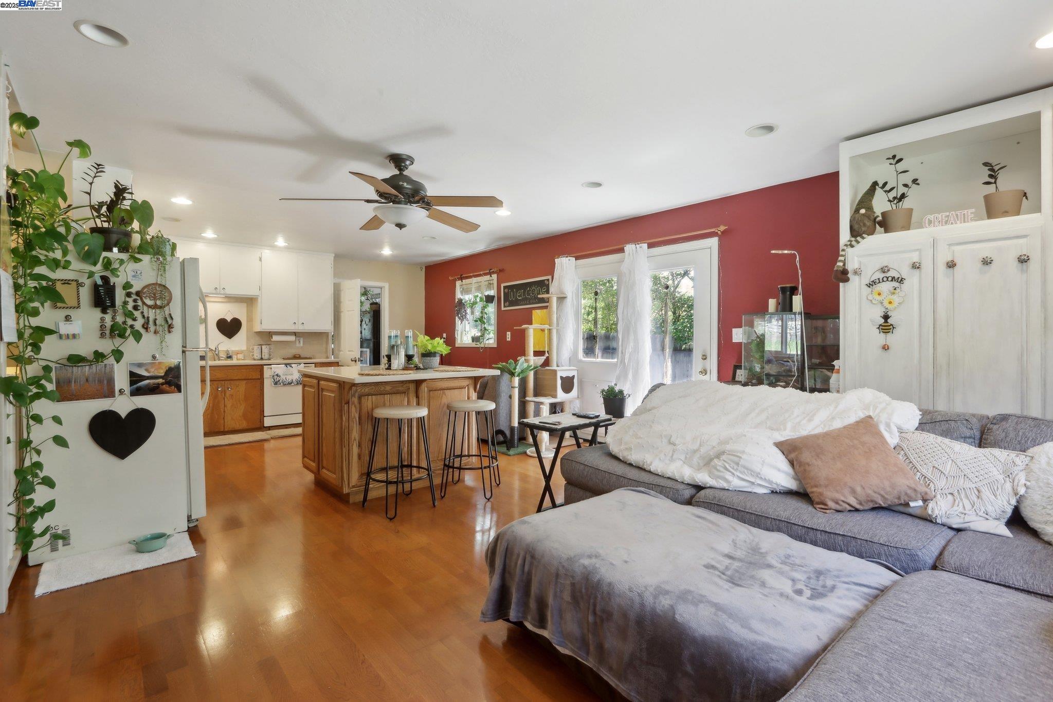 Detail Gallery Image 6 of 49 For 1101 Palm Avenue, Martinez,  CA 94553 - 3 Beds | 3 Baths