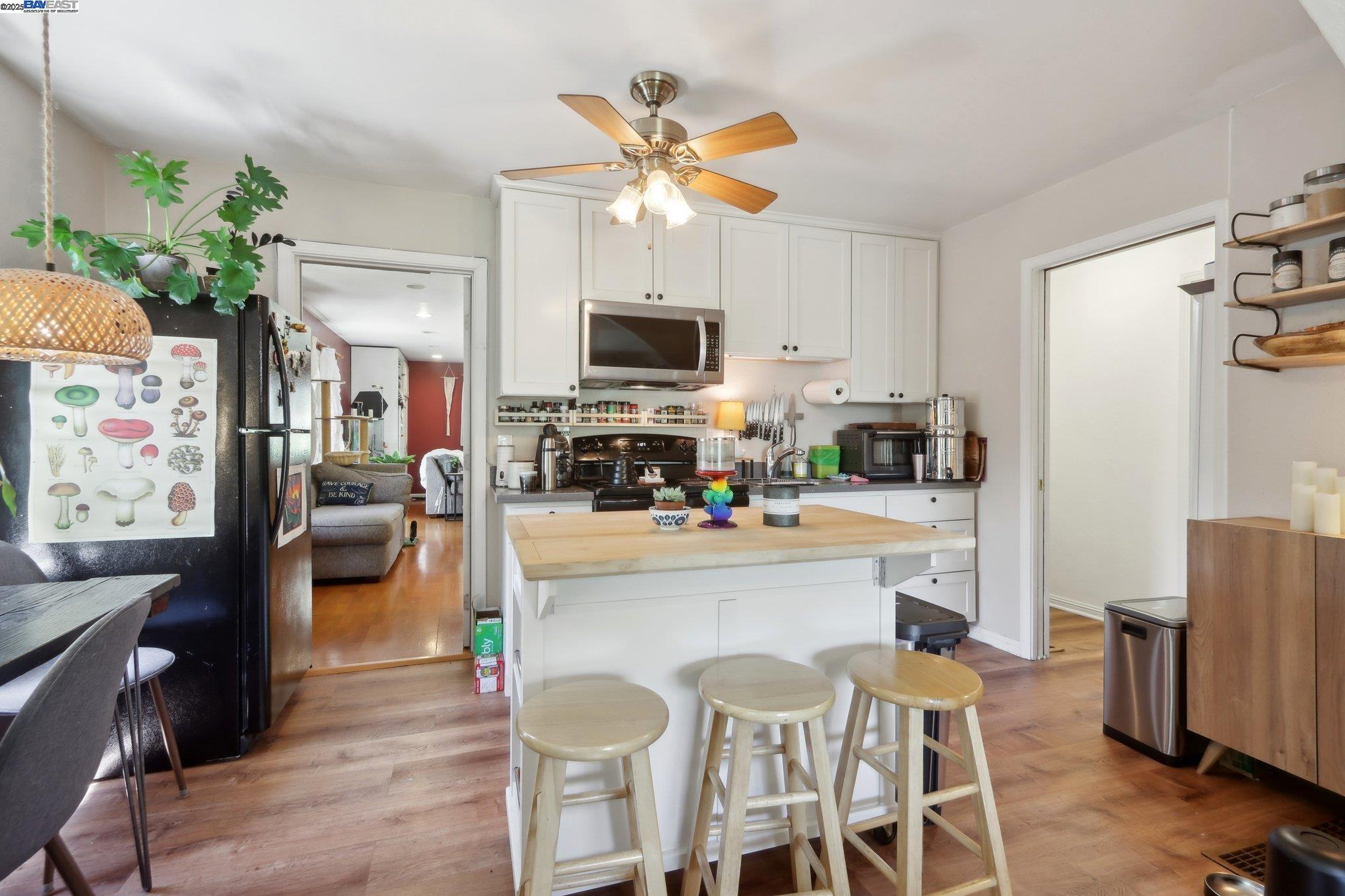 Detail Gallery Image 9 of 49 For 1101 Palm Avenue, Martinez,  CA 94553 - 3 Beds | 3 Baths
