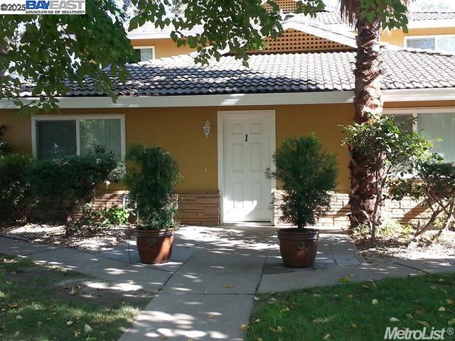 Detail Gallery Image 2 of 16 For 5544 Keoncrest Cir, Sacramento,  CA 95841 - – Beds | – Baths