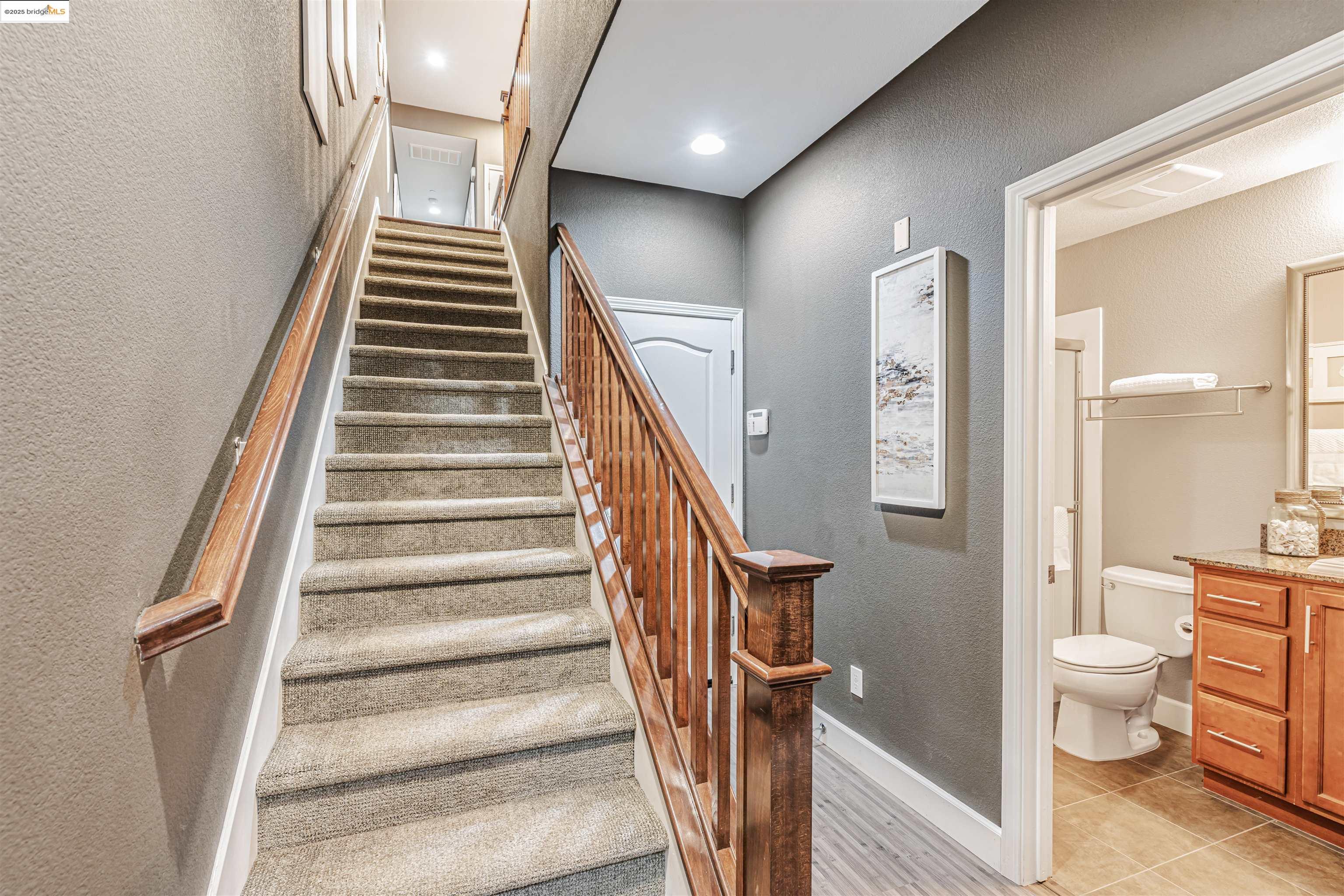 Detail Gallery Image 3 of 27 For 830 El Paseo Cir, Walnut Creek,  CA 94597 - 3 Beds | 3 Baths
