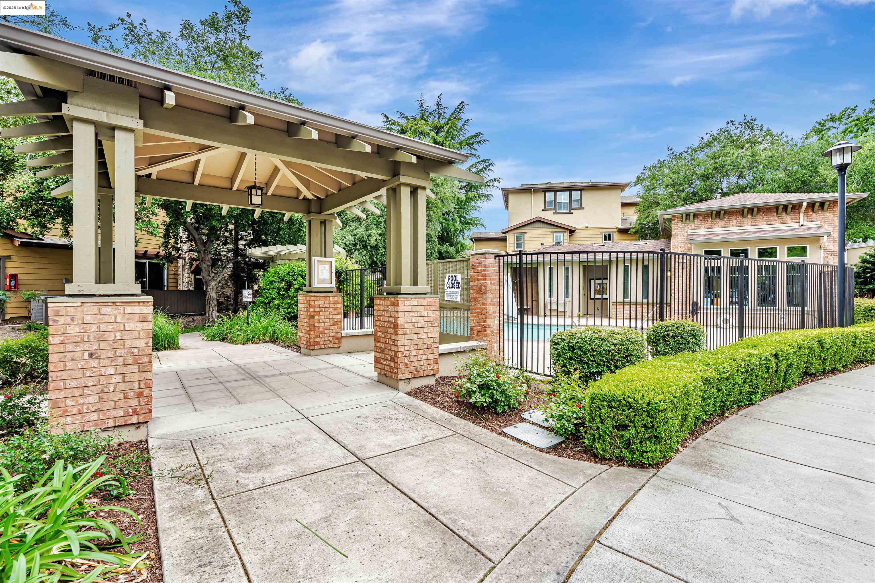 Detail Gallery Image 25 of 27 For 830 El Paseo Cir, Walnut Creek,  CA 94597 - 3 Beds | 3 Baths