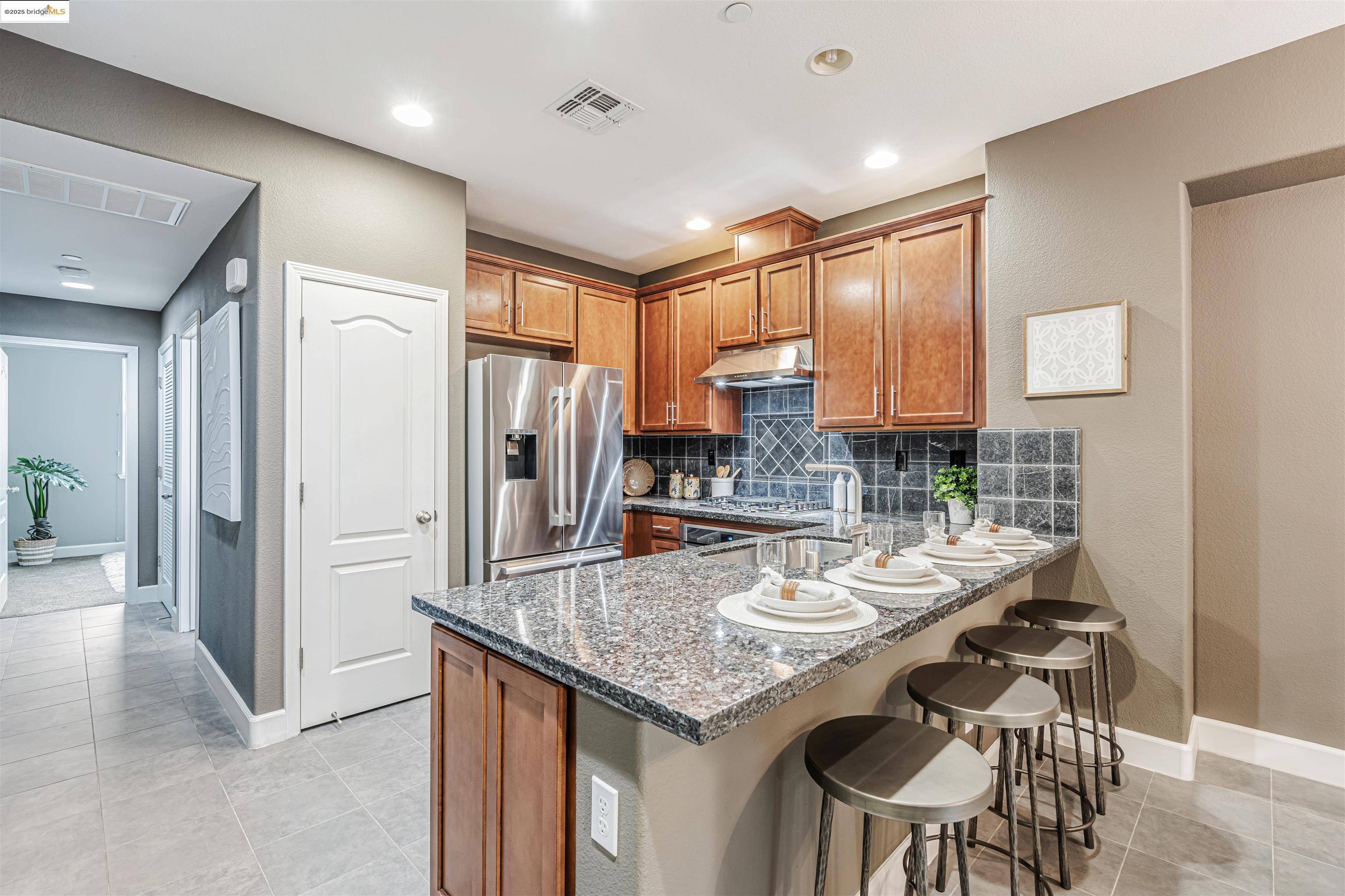 Detail Gallery Image 7 of 27 For 830 El Paseo Cir, Walnut Creek,  CA 94597 - 3 Beds | 3 Baths