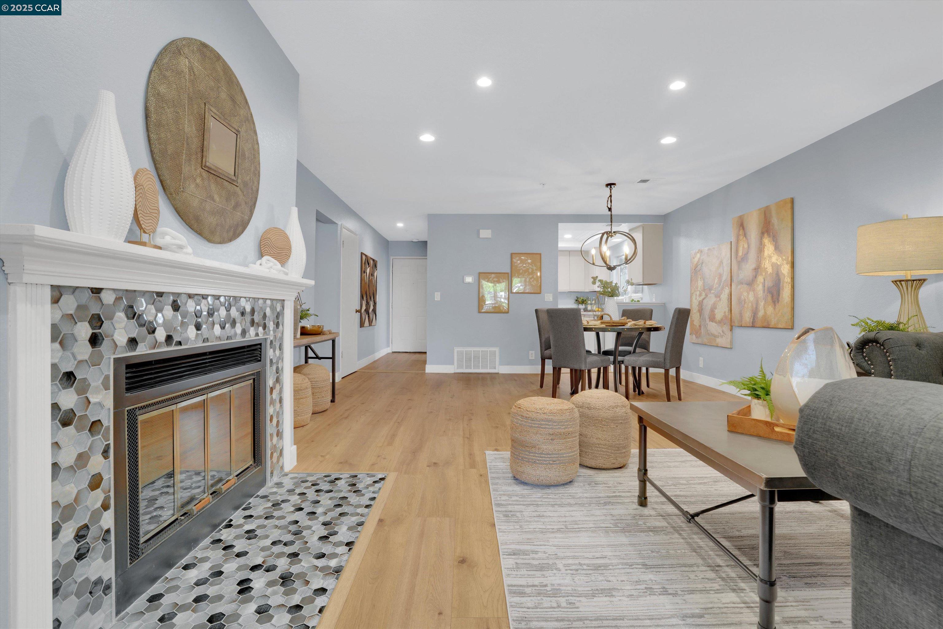 Detail Gallery Image 1 of 27 For 2725 Oak Rd a,  Walnut Creek,  CA 94597 - 2 Beds | 2 Baths