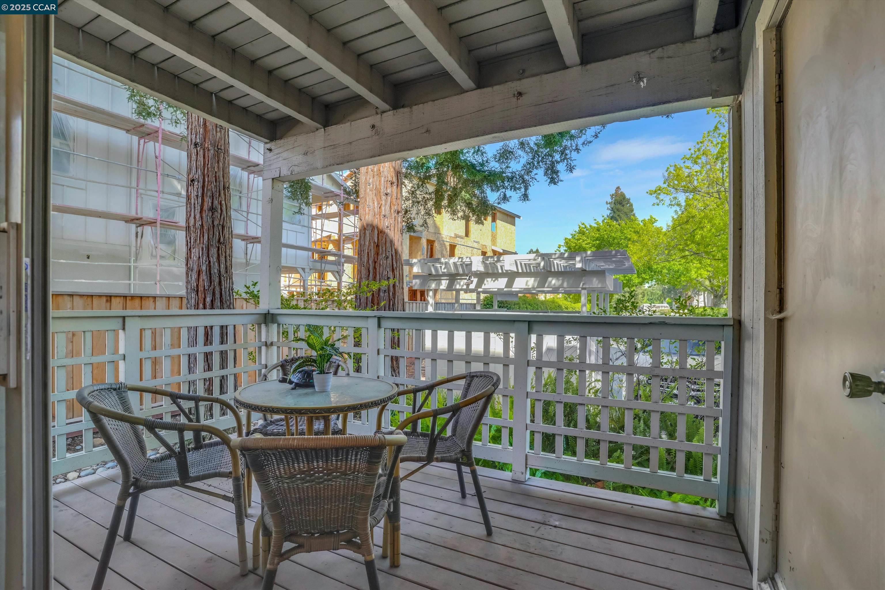 Detail Gallery Image 12 of 27 For 2725 Oak Rd a,  Walnut Creek,  CA 94597 - 2 Beds | 2 Baths