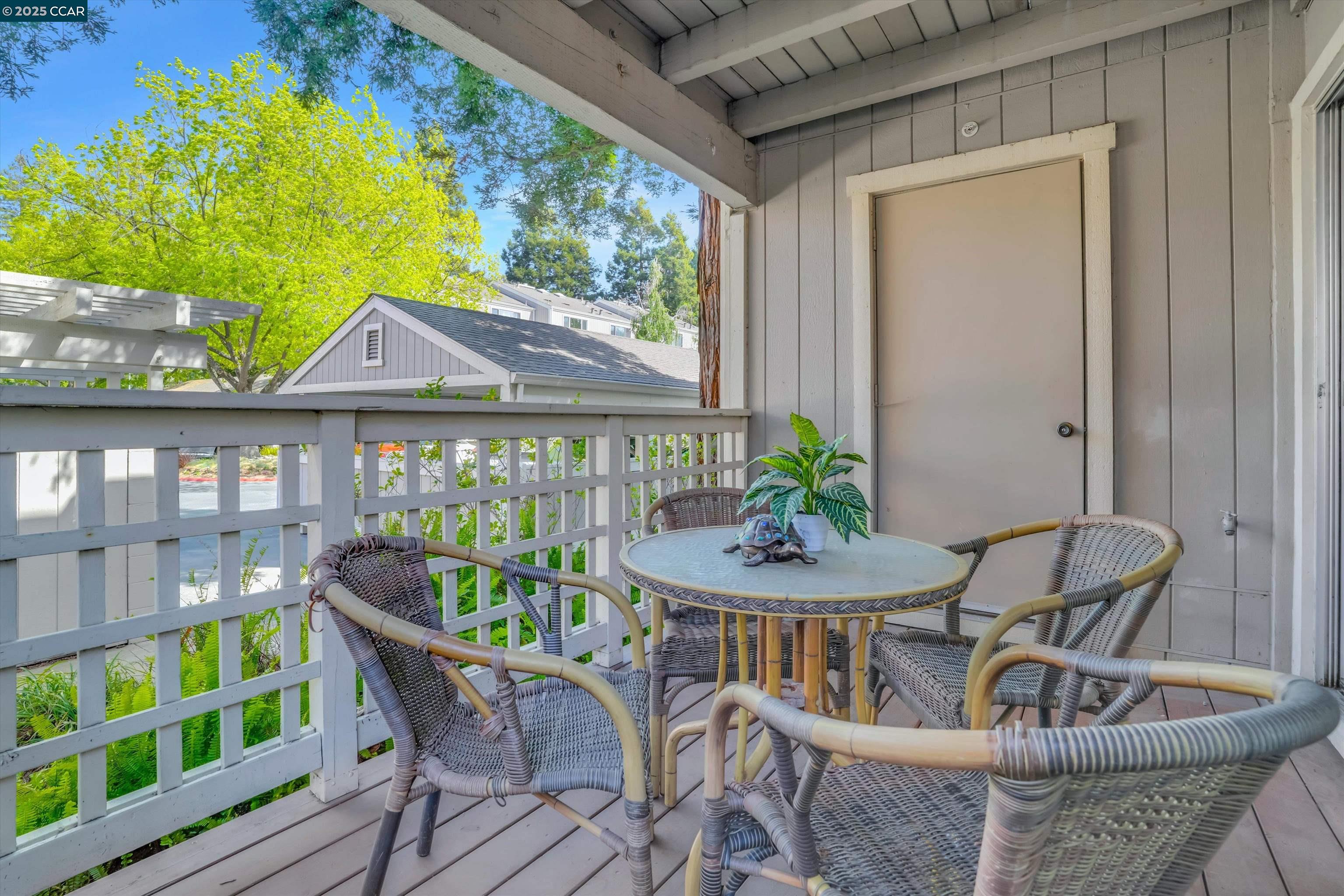 Detail Gallery Image 13 of 27 For 2725 Oak Rd a,  Walnut Creek,  CA 94597 - 2 Beds | 2 Baths