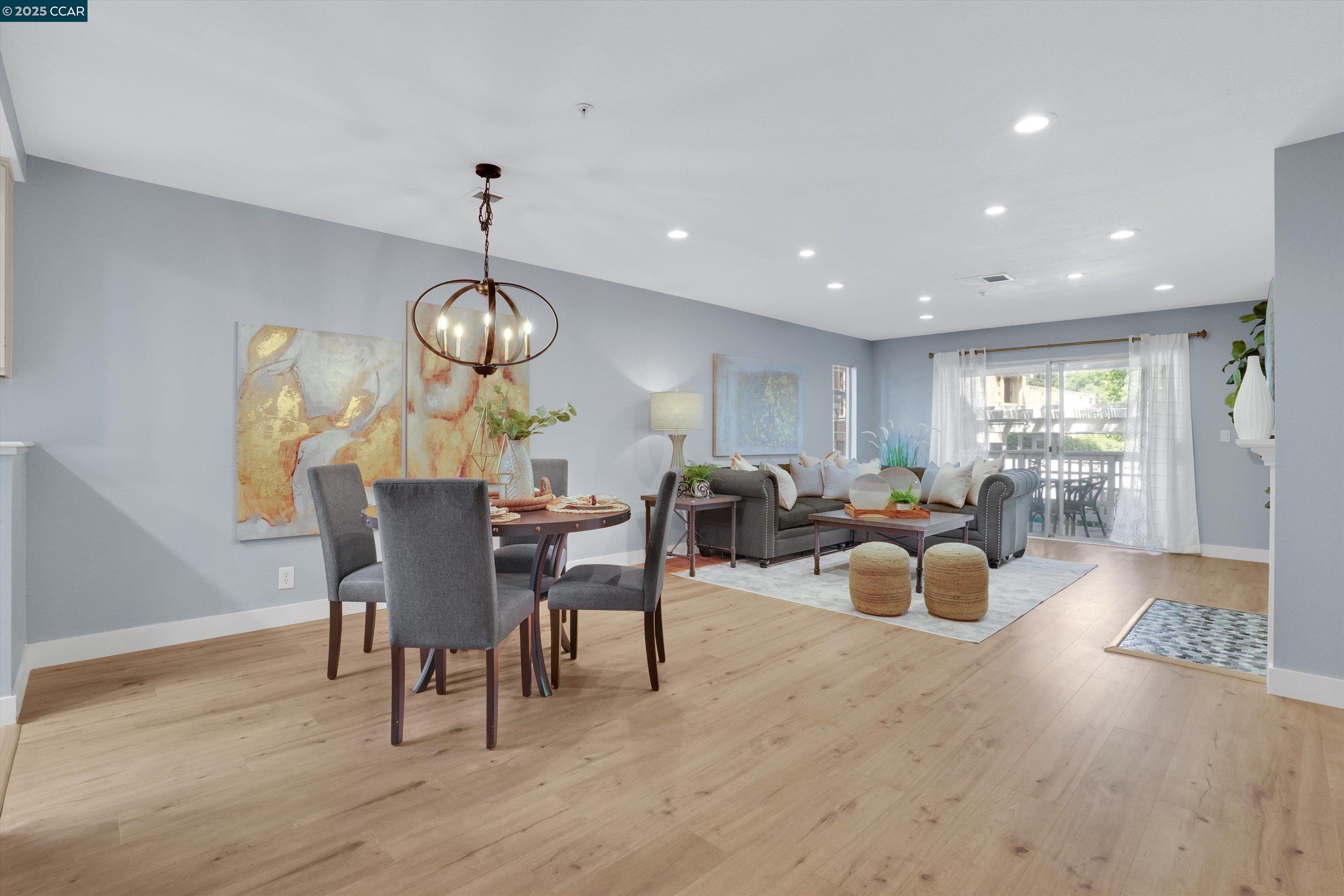 Detail Gallery Image 8 of 27 For 2725 Oak Rd a,  Walnut Creek,  CA 94597 - 2 Beds | 2 Baths